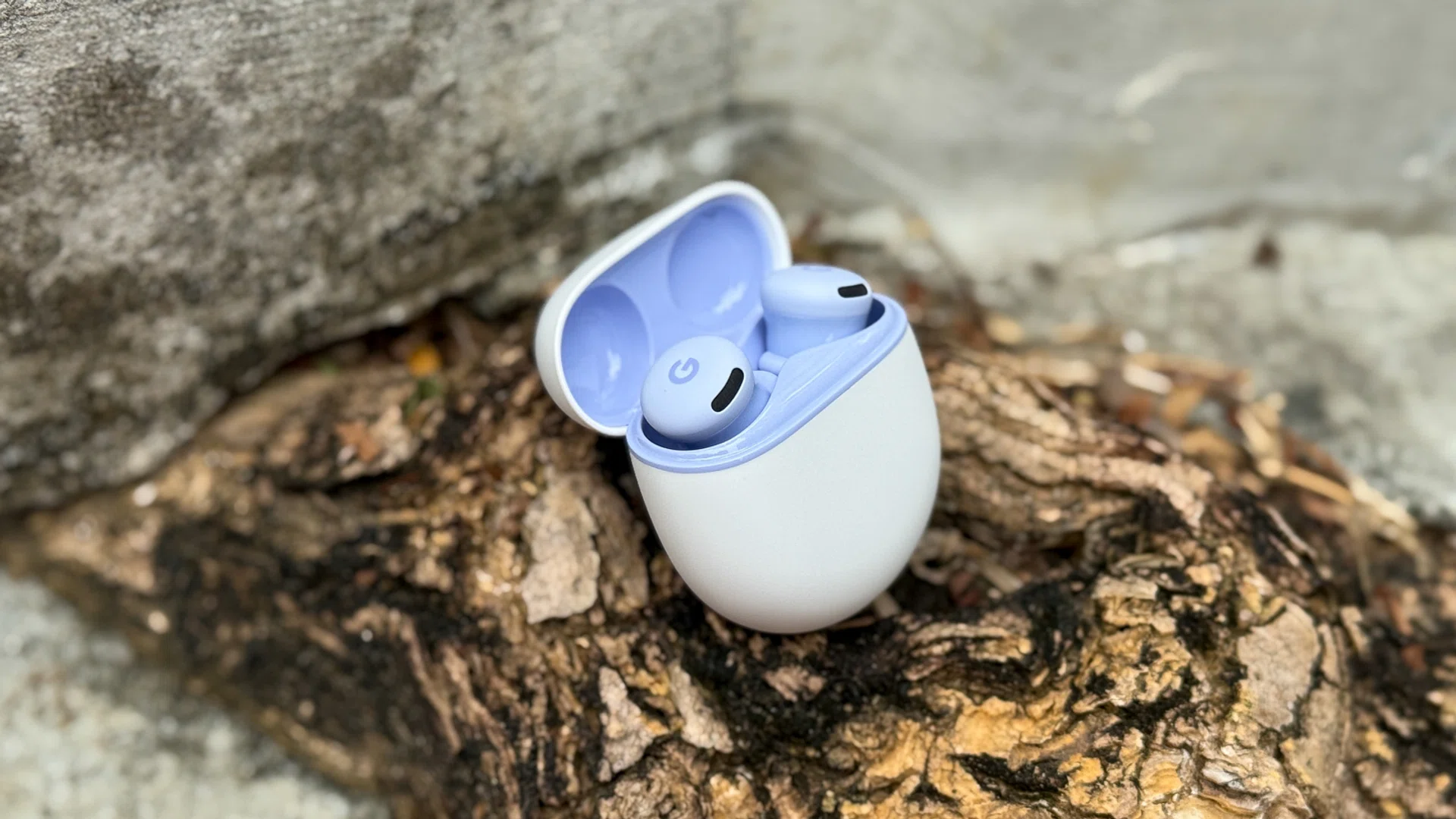 Google Pixel Buds 2a in Iris.