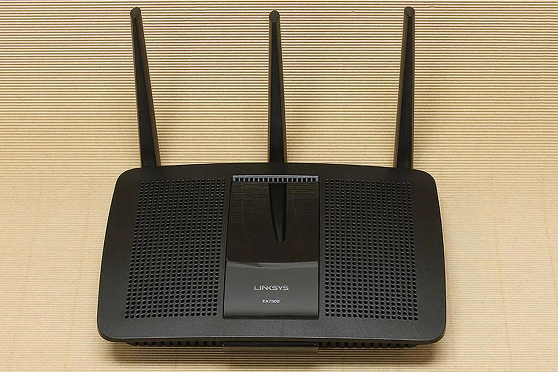 The Linksys EA7500 router aims to make MU-MIMO technology available to a wider audience.