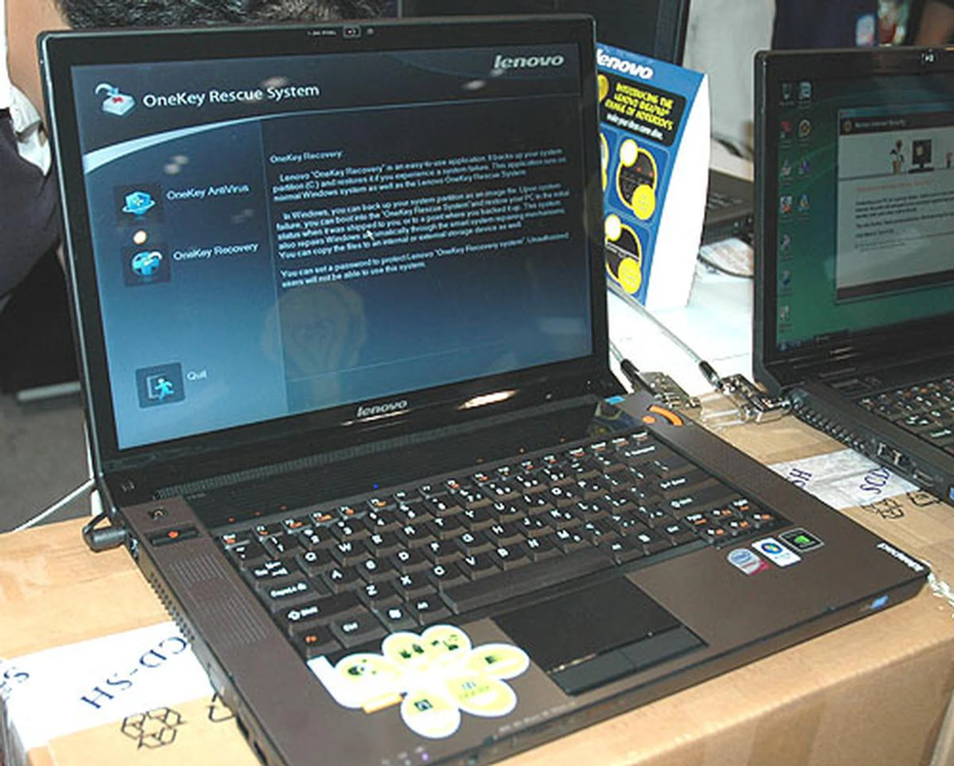  A decent 15.4-inch entertainment notebook for mainstream users is this ideapad Y530, which has an Intel Core 2 Duo P8600 and 2GB of DDR2 RAM. There's also a Blu-ray combo drive and a GeForce 9300M 256MB discrete graphics. The price: S$2,399.  