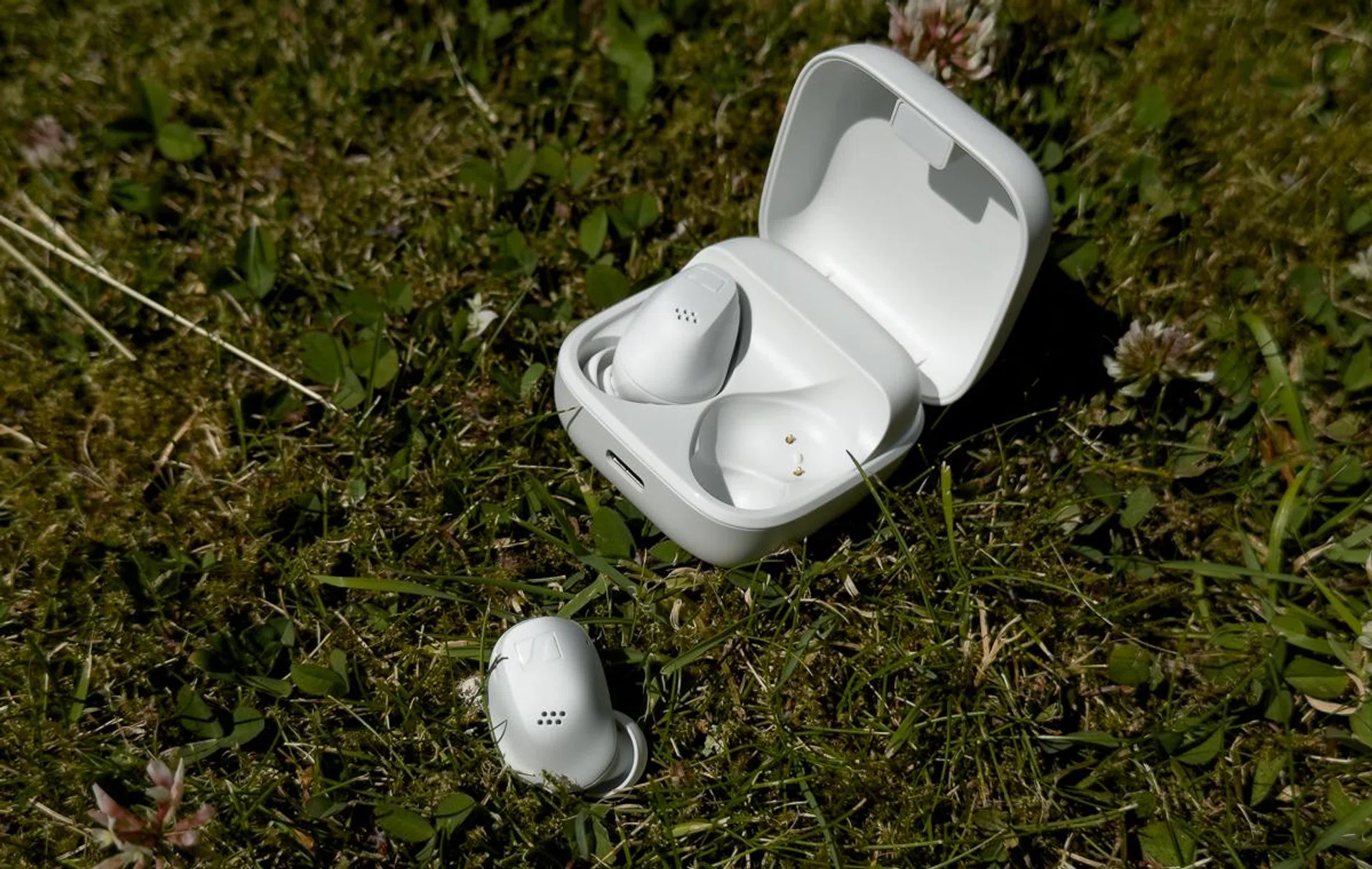 A short nozzle makes for a comfortable wearing experience.