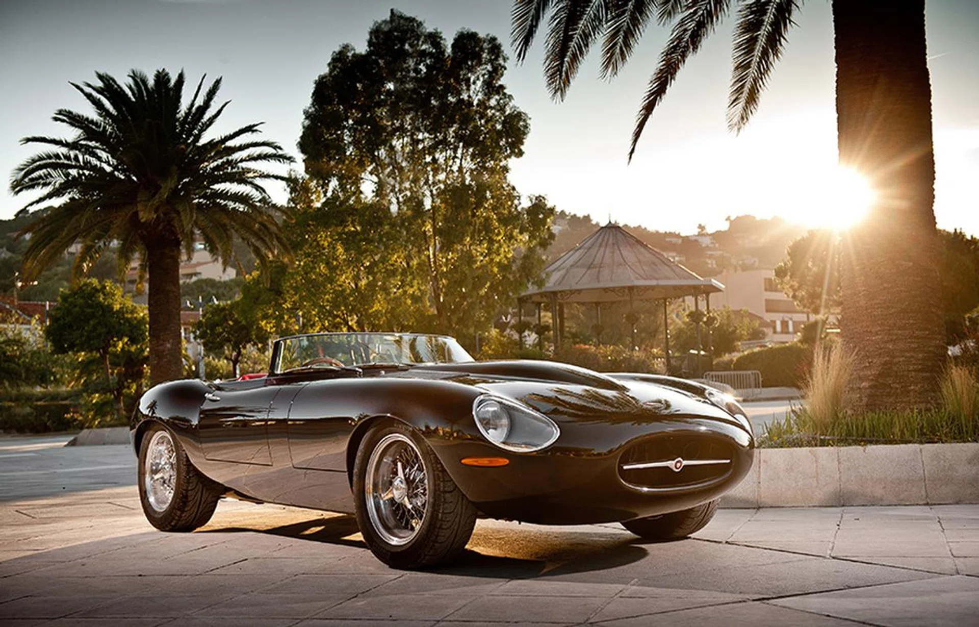 Timelessness, eternity, infinity, ageless, permanence, lasting, classic, are all words embodied by the luscious Eagle Speedster. (Image source: Eagle)
