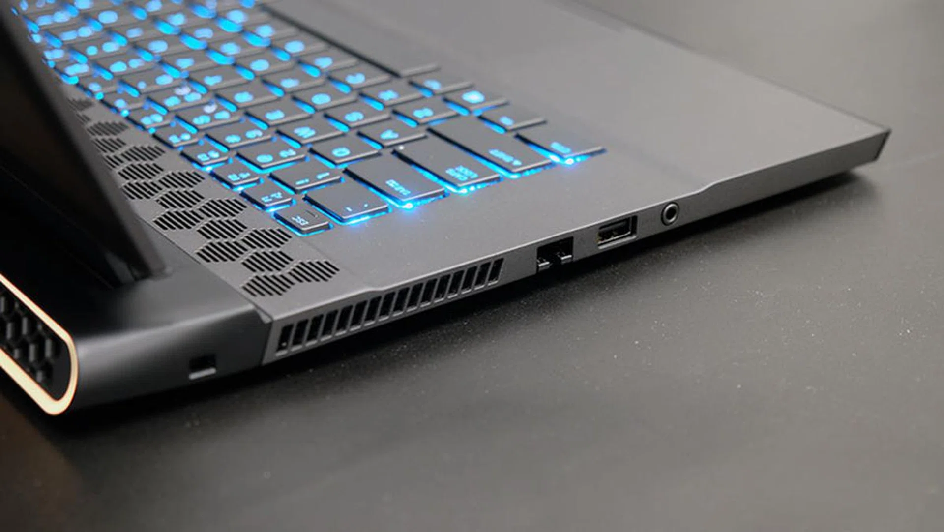 Alienware m15 R2 