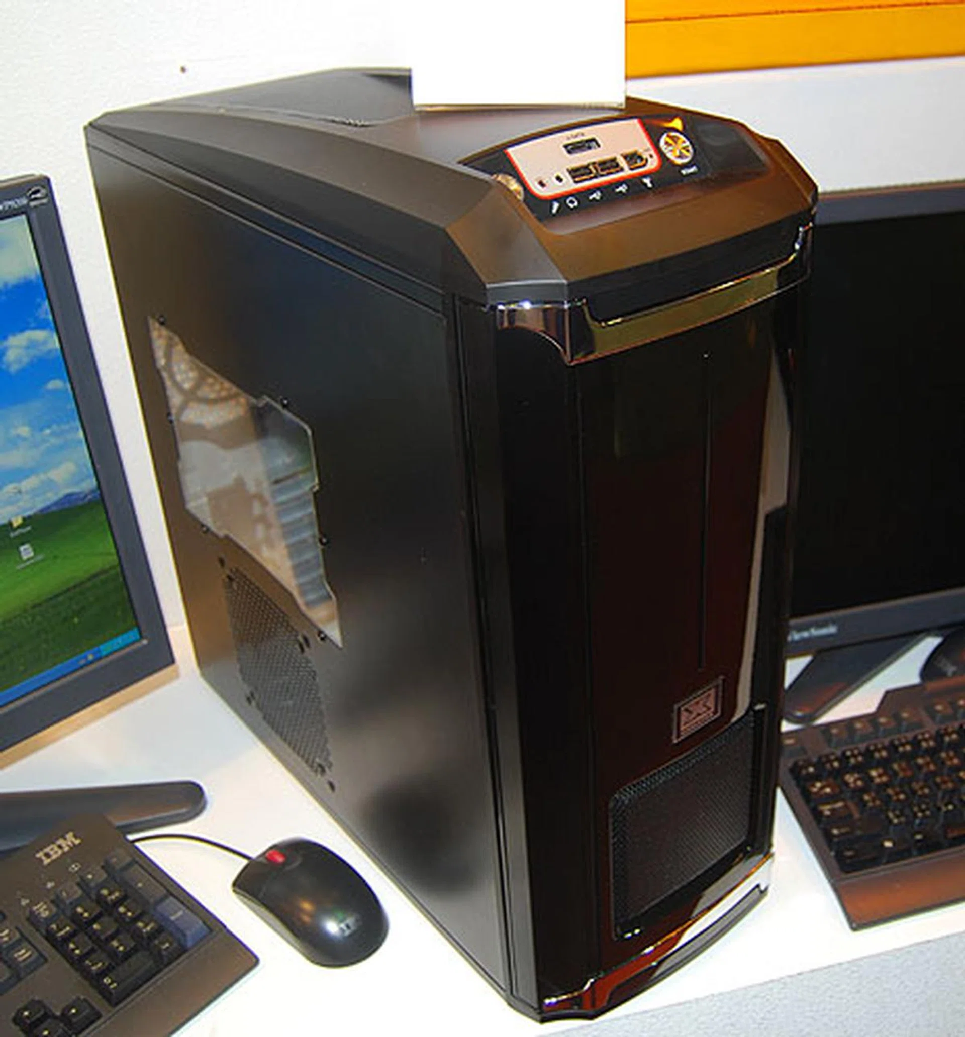  Xigmatek also showed off a few of its chassis and here is the Alfheim, which is a SECC chassis with seven expansion slots and up to four 3.5-inch internal drive bays. Water pipe holes are found at the rear and it looks like a rather typical mid-tower chassis.  