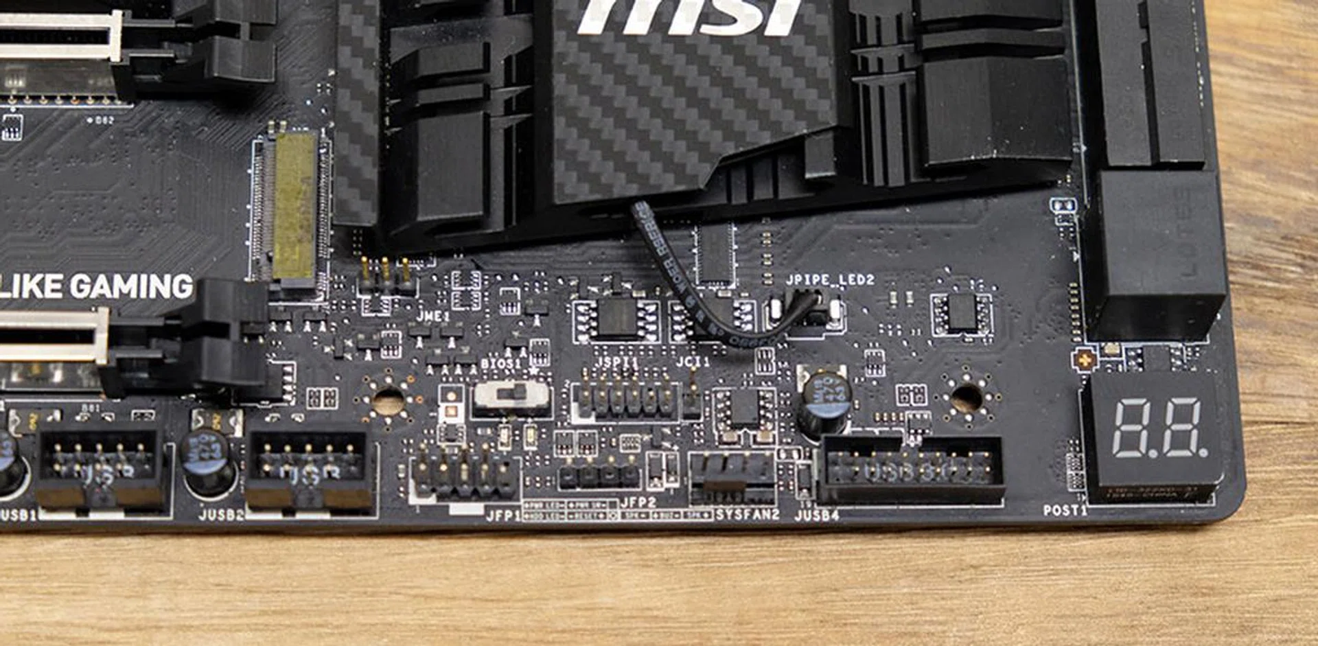 MSI X99A Godlike Gaming Carbon debug LED
