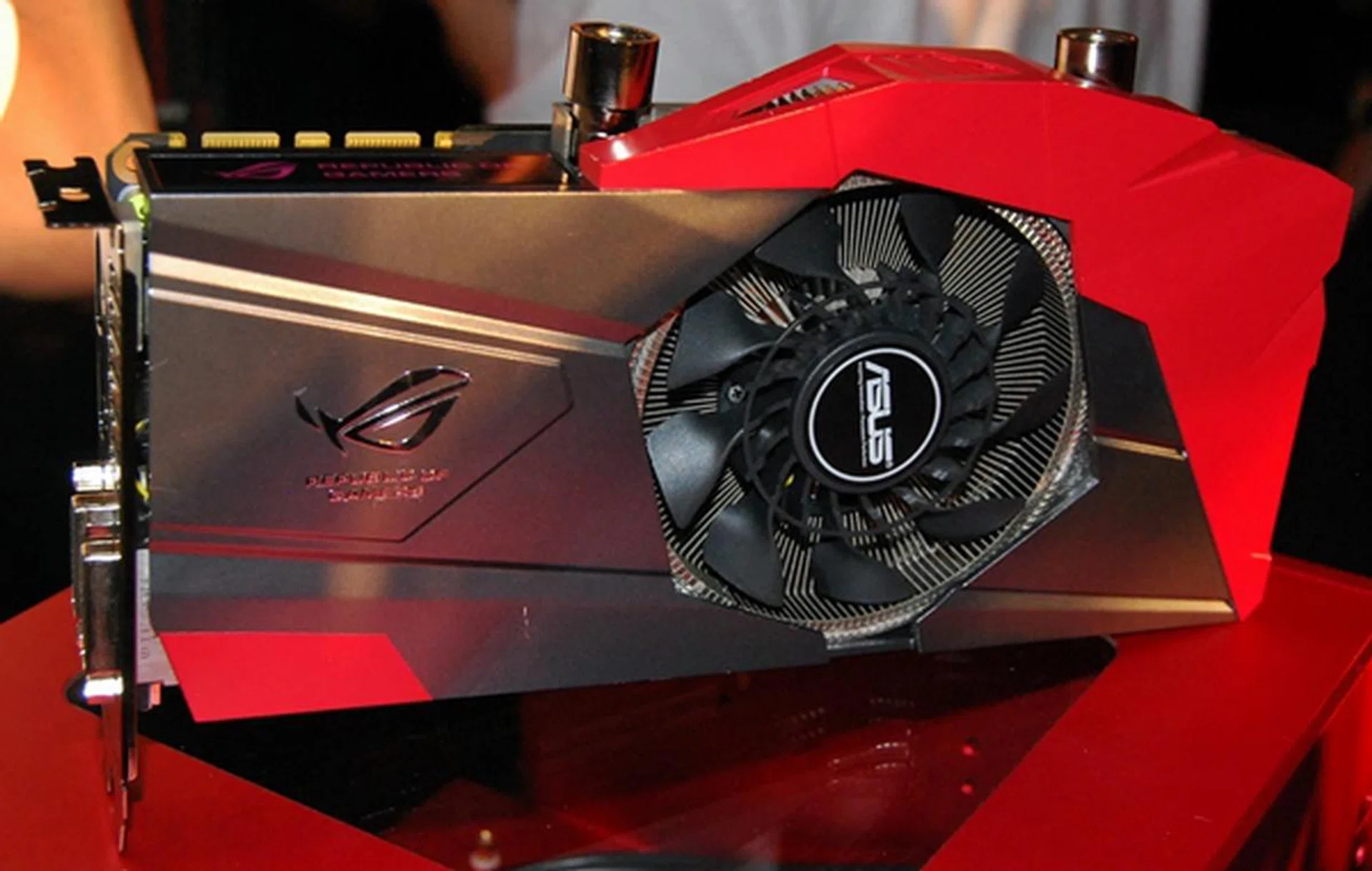 How about an ASUS Poseidon graphics card featuring top-end NVIDIA GeForce GTX 700 series GPU?