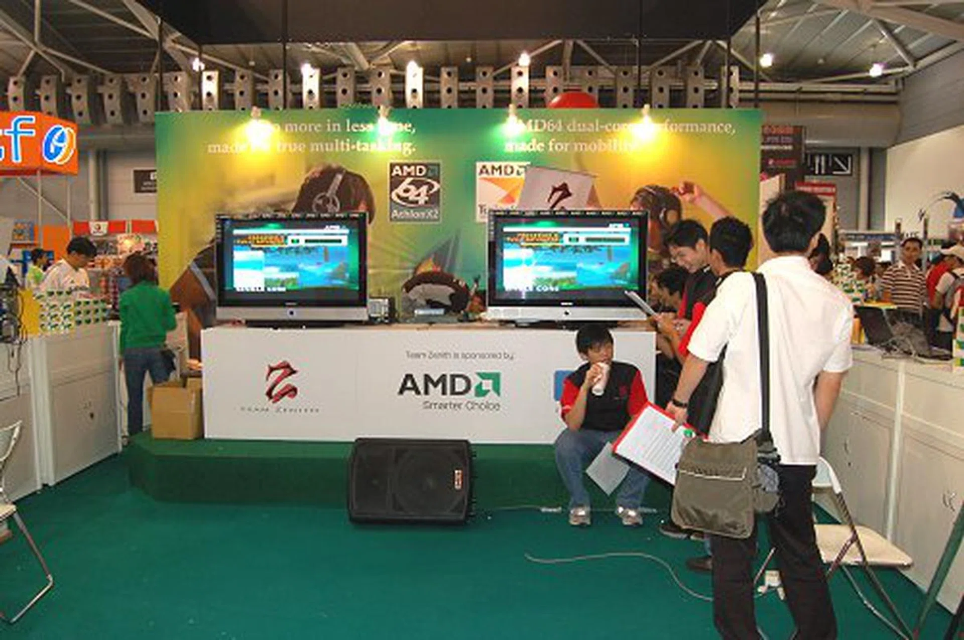 AMD and Hewlett-Packard also had displays setup for some gaming fun and the announcement of their joint sponsorship of Team Zenith, the DOTA champions of 2006 CAPL seasons.