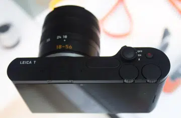 The rear of the Leica T is extremely clean - everything is set through the touchscreen.