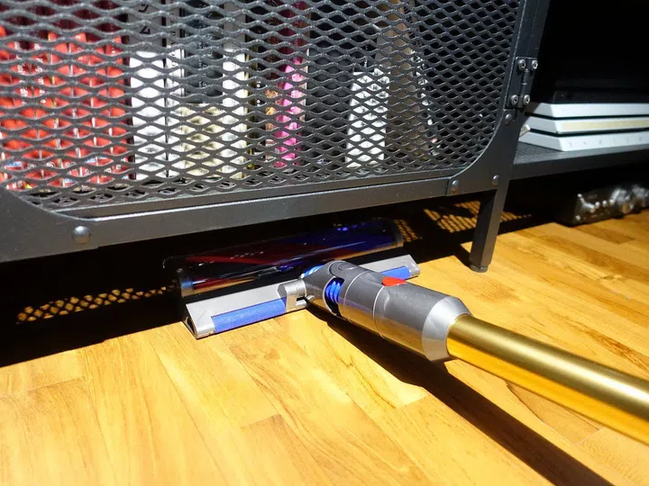 Reach hard locations with limited height clearance with ease using the Dyson Digital Slim. (Image source: HardwareZone)