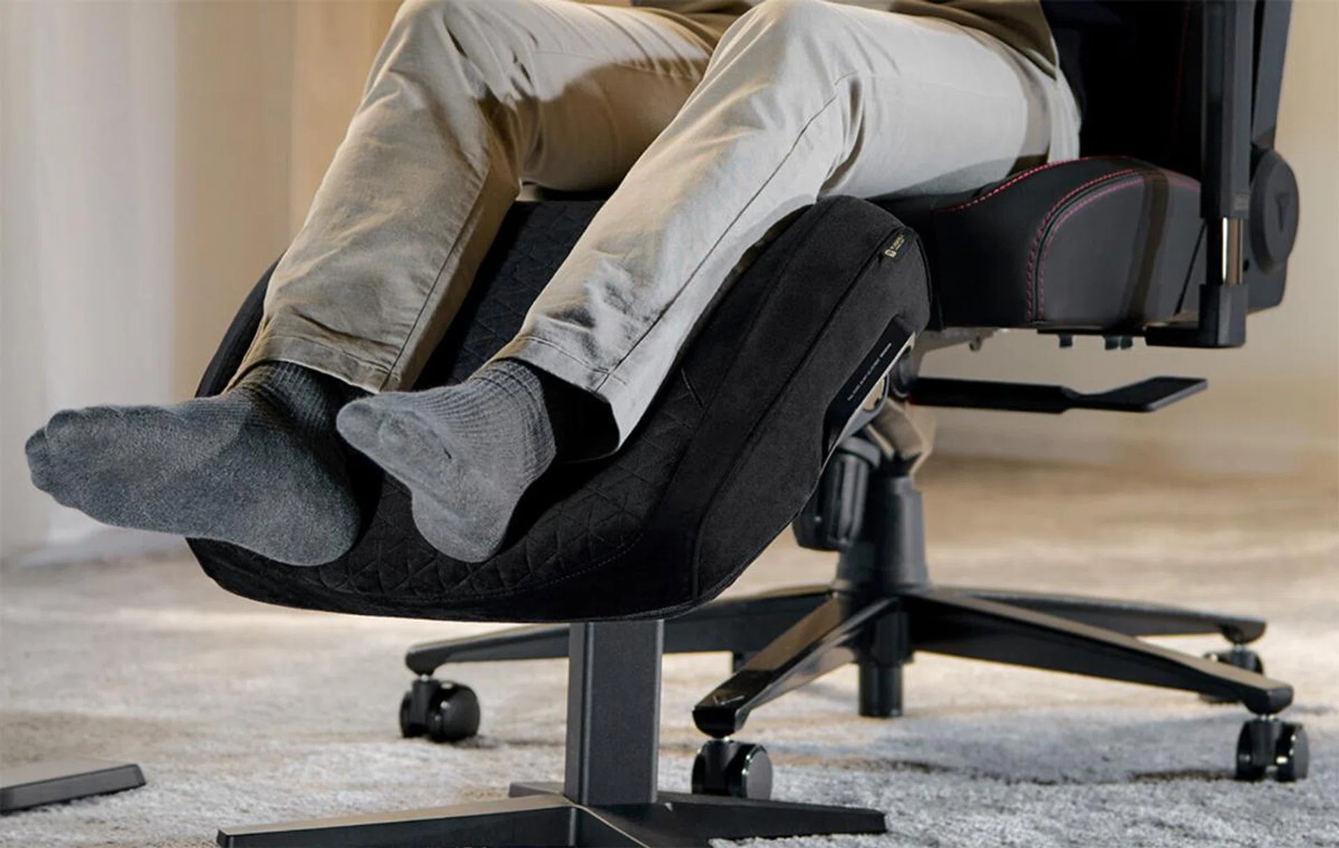 Secretlab’s Otto Adjustable Legrest is a pretty luxurious option if you’ve got money to spend on an ottoman.