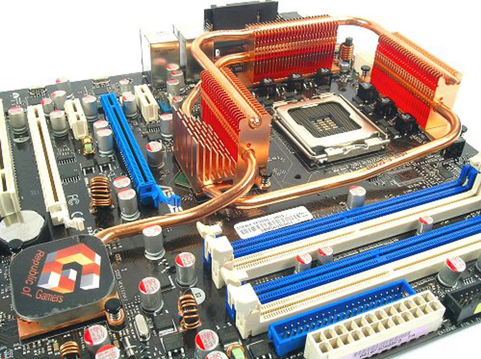 Complicated and congested looking cooling solution.