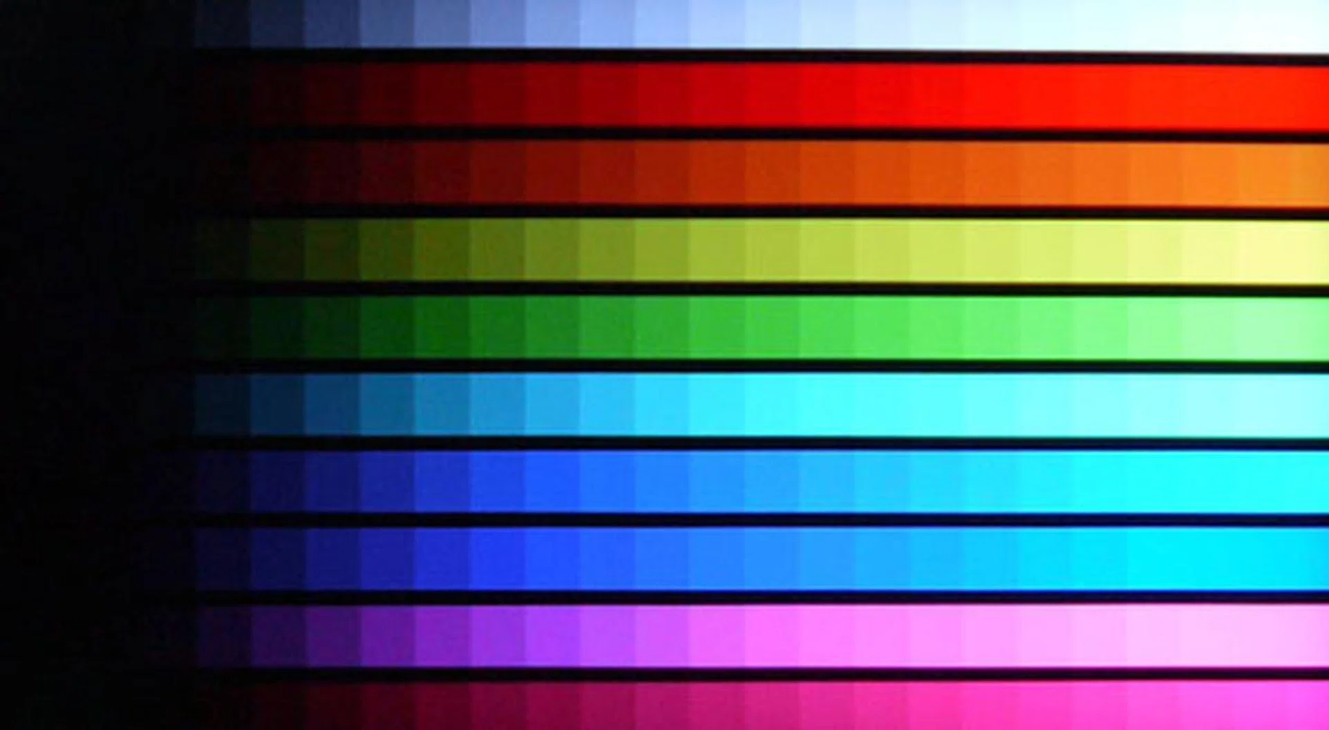 DisplayMate's Color Scales Test: Laudable color gradients and hue differentiation were observed on the LM9600. However, backlight bleeds at the corners might result in contrast and color shifts.