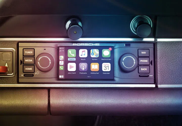 The single-DIN PCCM. (Image source: Porsche)