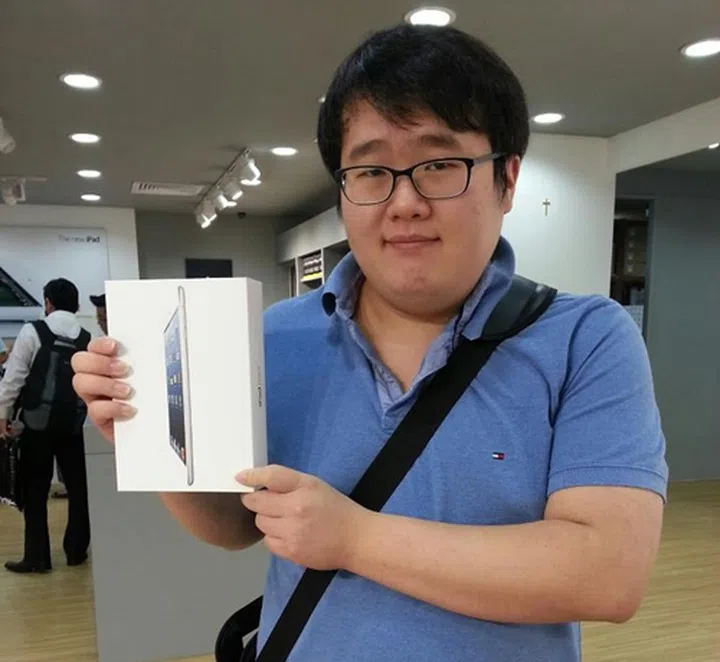 Mr. Bang Youn Hwang was the first in line at Nubox@Funan DigitaLife Mall. He got the iPad Mini for his brother back in Korea.