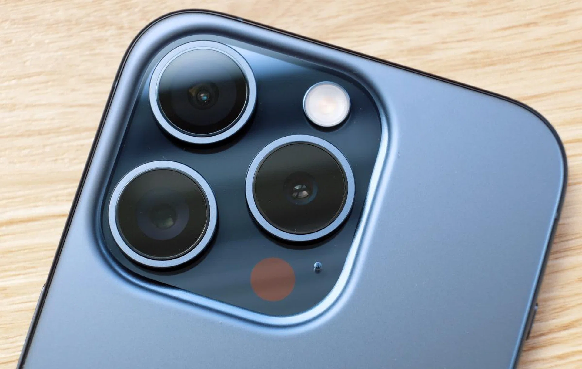 Camera hardware upgrades have always been one of the top priorities for Apple. Photo: HWZ