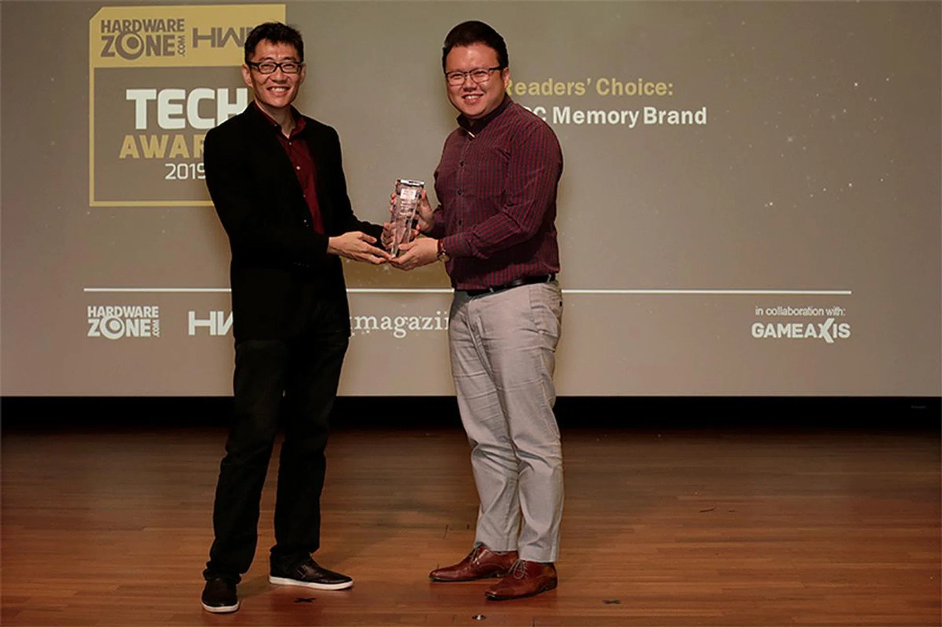 Kingston is once again the Readers' Choice winner for Best PC Memory Brand. Accepting the award on behalf of Kingston is Mr. Jason Koh from Convergent Systems.
