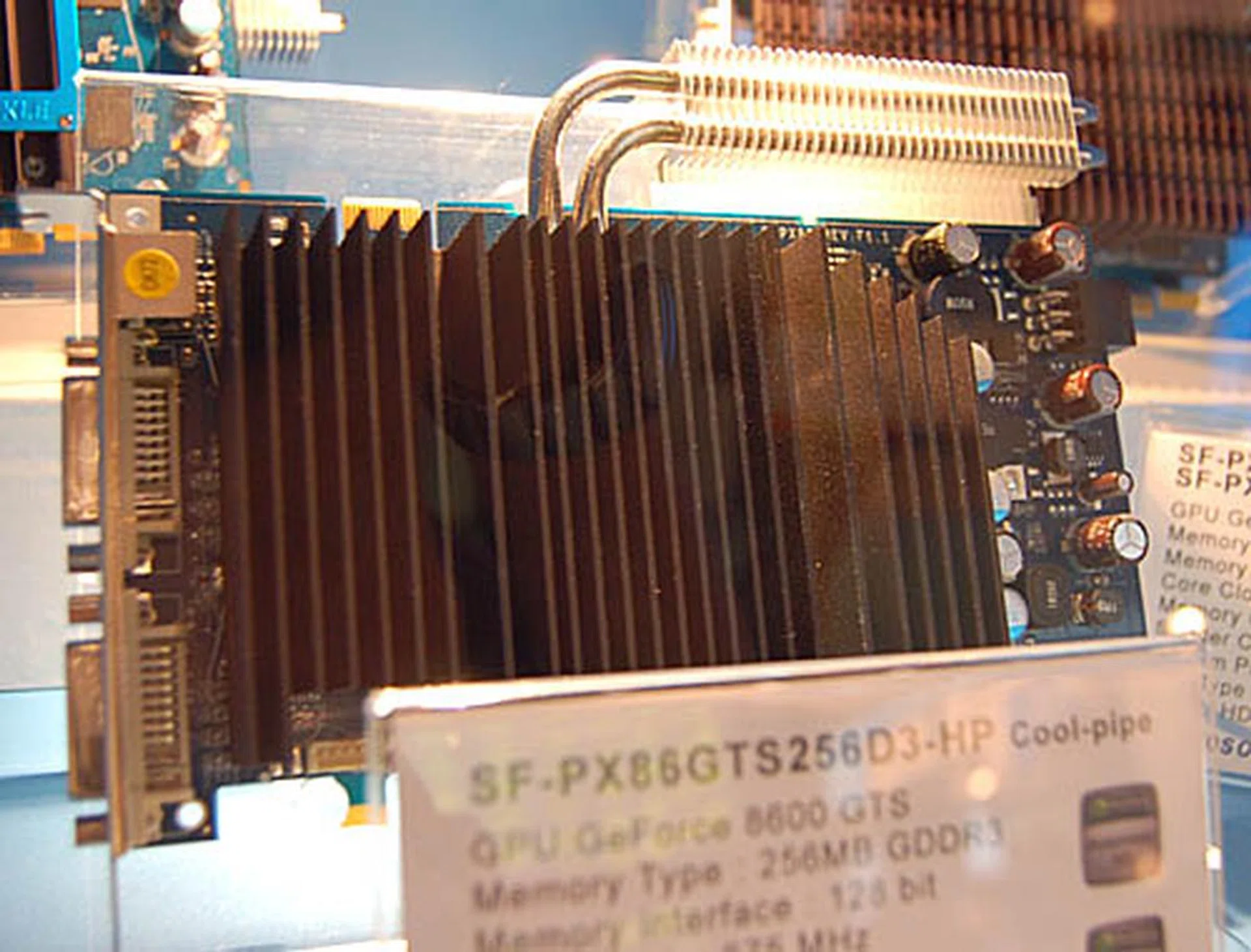  Passive cooling is found on this GeForce 8600 GTS (SF-PX86GTS256D3-HP) from Sparkle.  