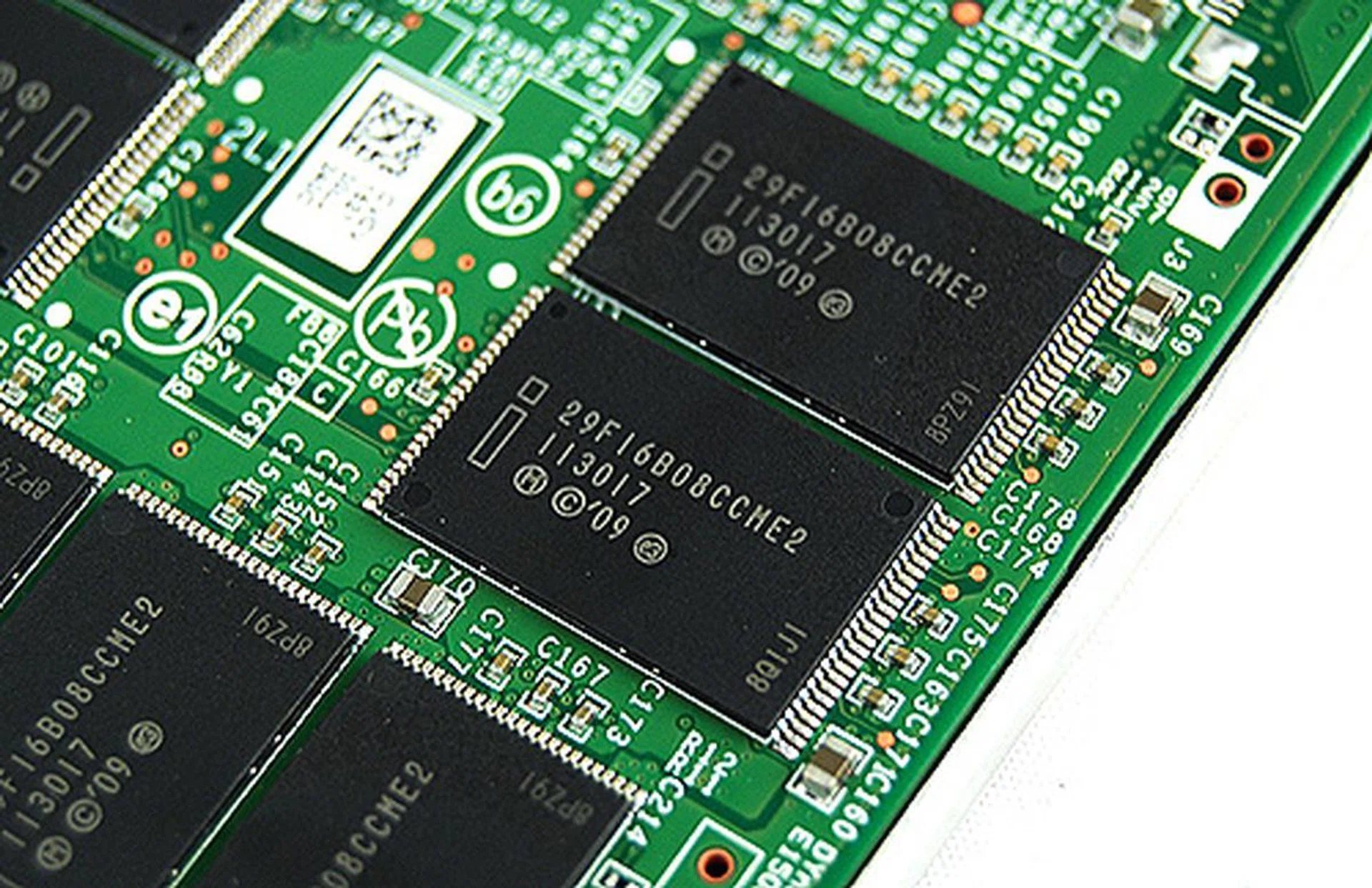 Thanks to Intel's joint venture with Micron Technology, Intel gets the best pick of chips made by IMFT. These are 25nm NAND chips and there's 16 of them, eight on each side of the PCB.