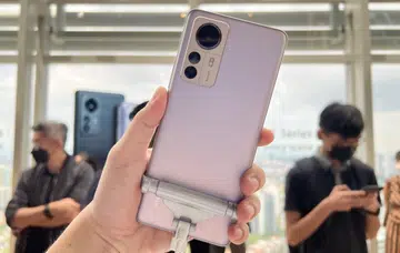 Standby to ready what we thought of the phones during our hands-on session.  