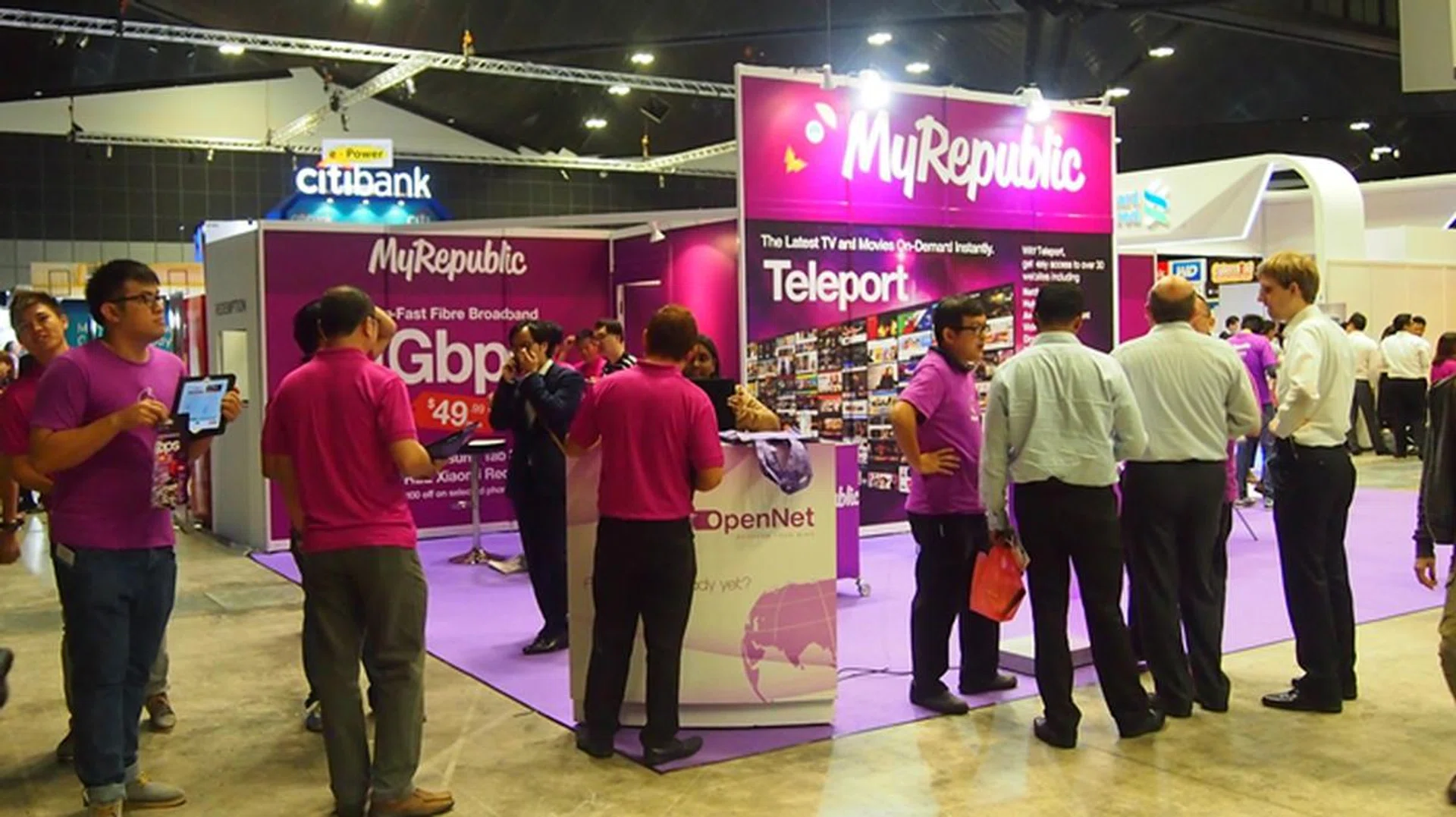 MyRepublic is holding an exclusive promotion at Comex 2014 where consumers can enjoy $100 off a new phone purchase or a free Samsung Galaxy Tab 3 (7.0) or Xiaomi Redmi when they sign up for the 1Gbps fiber broadband plans Ultra and Ultra Gamer at $49.99/month and $59.99/month respectively with a two-year contract. The list of phones include the Sony Xperia Z2 (white) and Xiaomi Redmi Note.