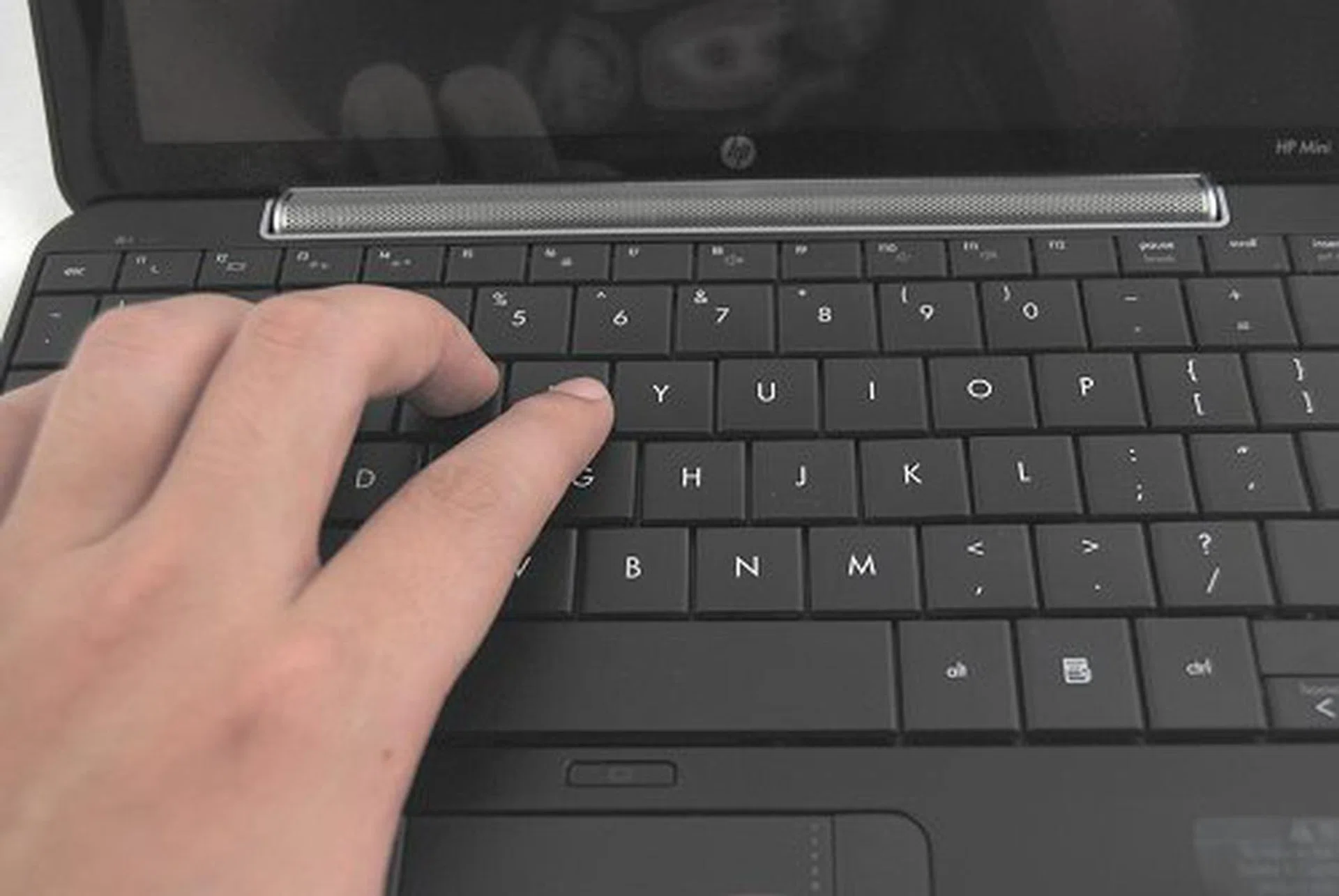 The keyboard retains the same size as the older Mini-Note and remains one of the best netbook keyboards to type with.