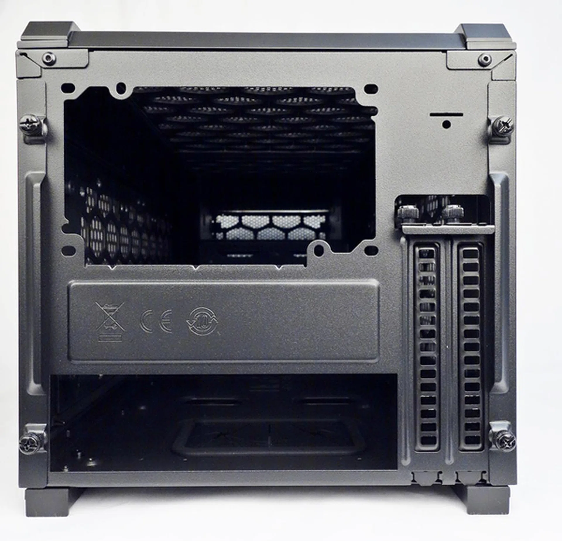 The rear of the HAF 915R chassis.