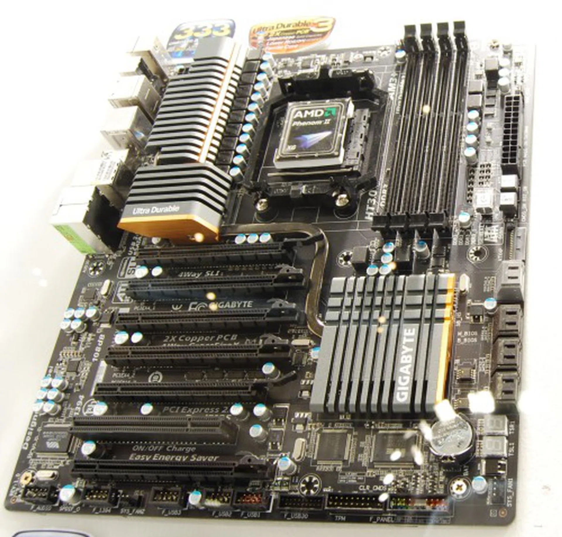 We recently covered a handful of upcoming AMD 990FX boards - the latest and the highest featured chipset to complement the upcoming Bulldozer high-end processors. Here's Gigabyte's edition with the GA-990FXA-UD7. Highlights include six PEG slots with 4-way CrossFire/SLI support, quad USB 3.0 ports and up to 10 SATA 6Gbps ports.