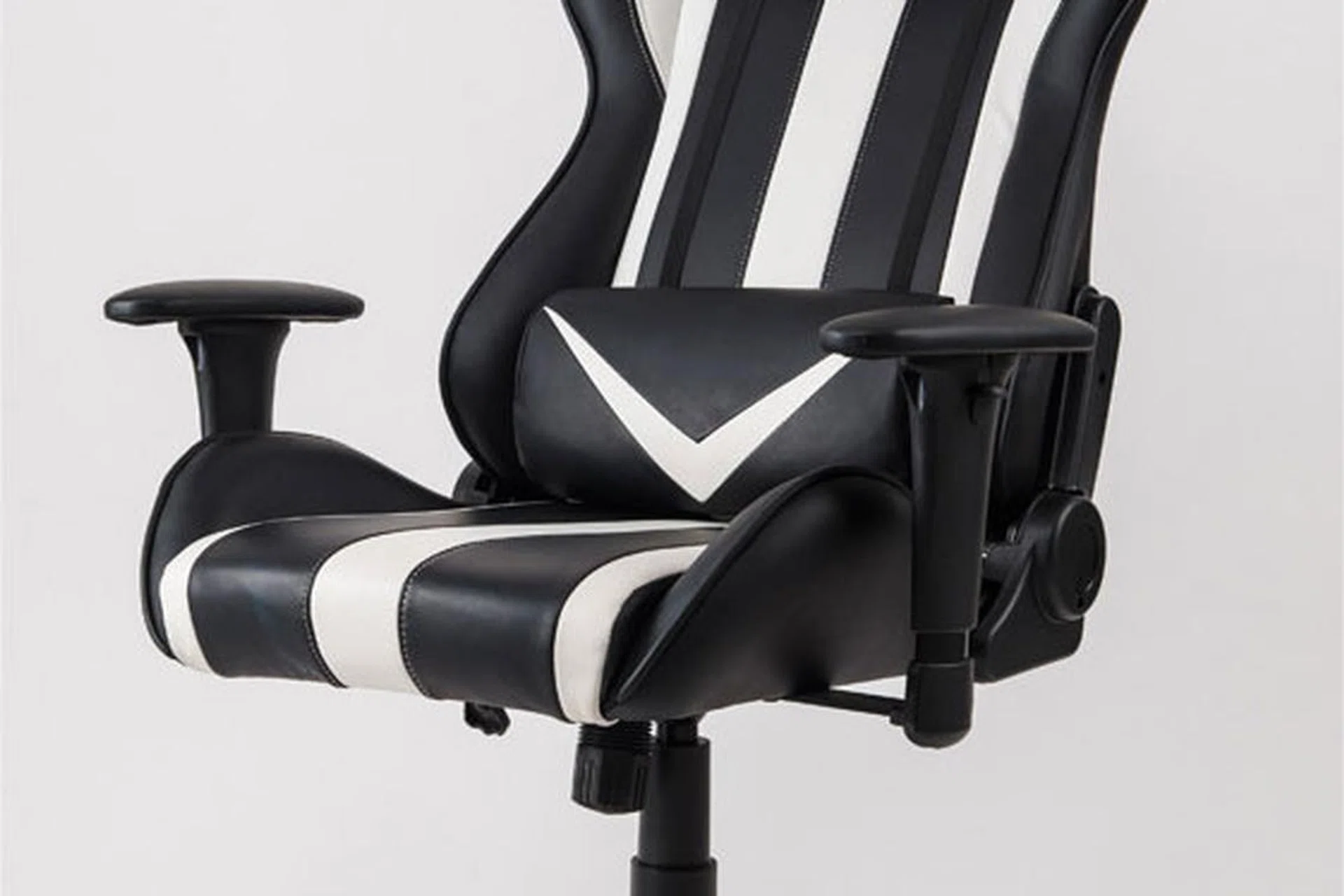 The Secretlab Throne in Spectre White. (Image Source: Secretlab)
