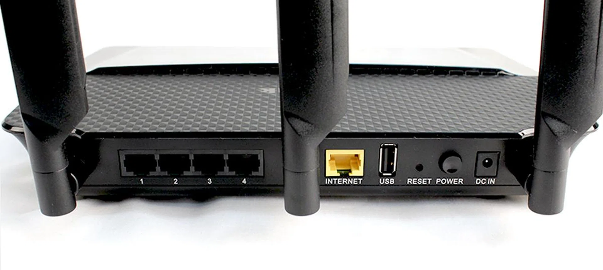 Behind the router are all the Gigabit Ethernet LAN and WAN ports and the USB 2.0 port. The USB 3.0 port and WPS setup button are positioned at the two sides of the router.
