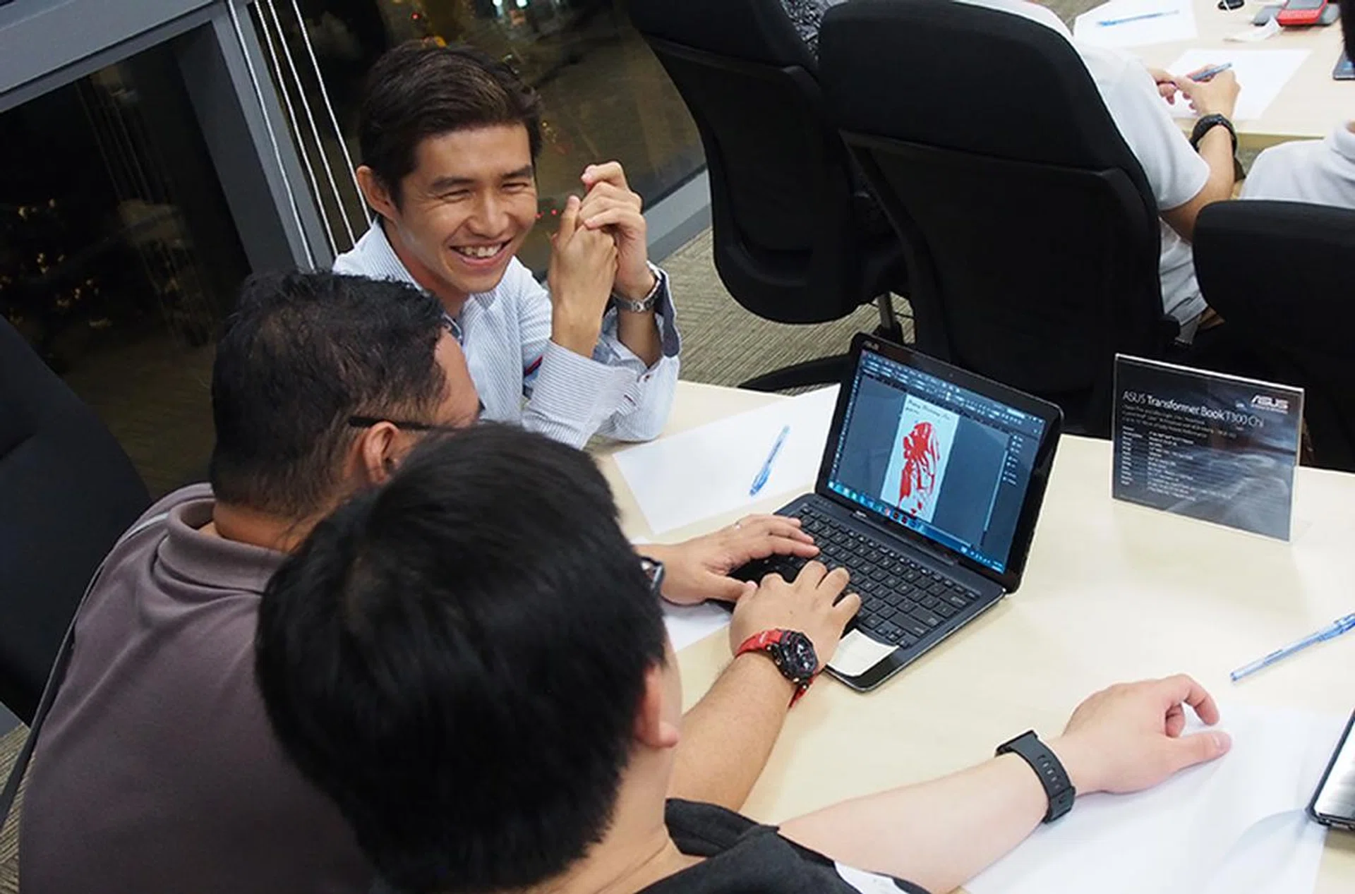 Participants sharing a laugh when trying to decide what their SG50 birthday card to Singapore should look like.
