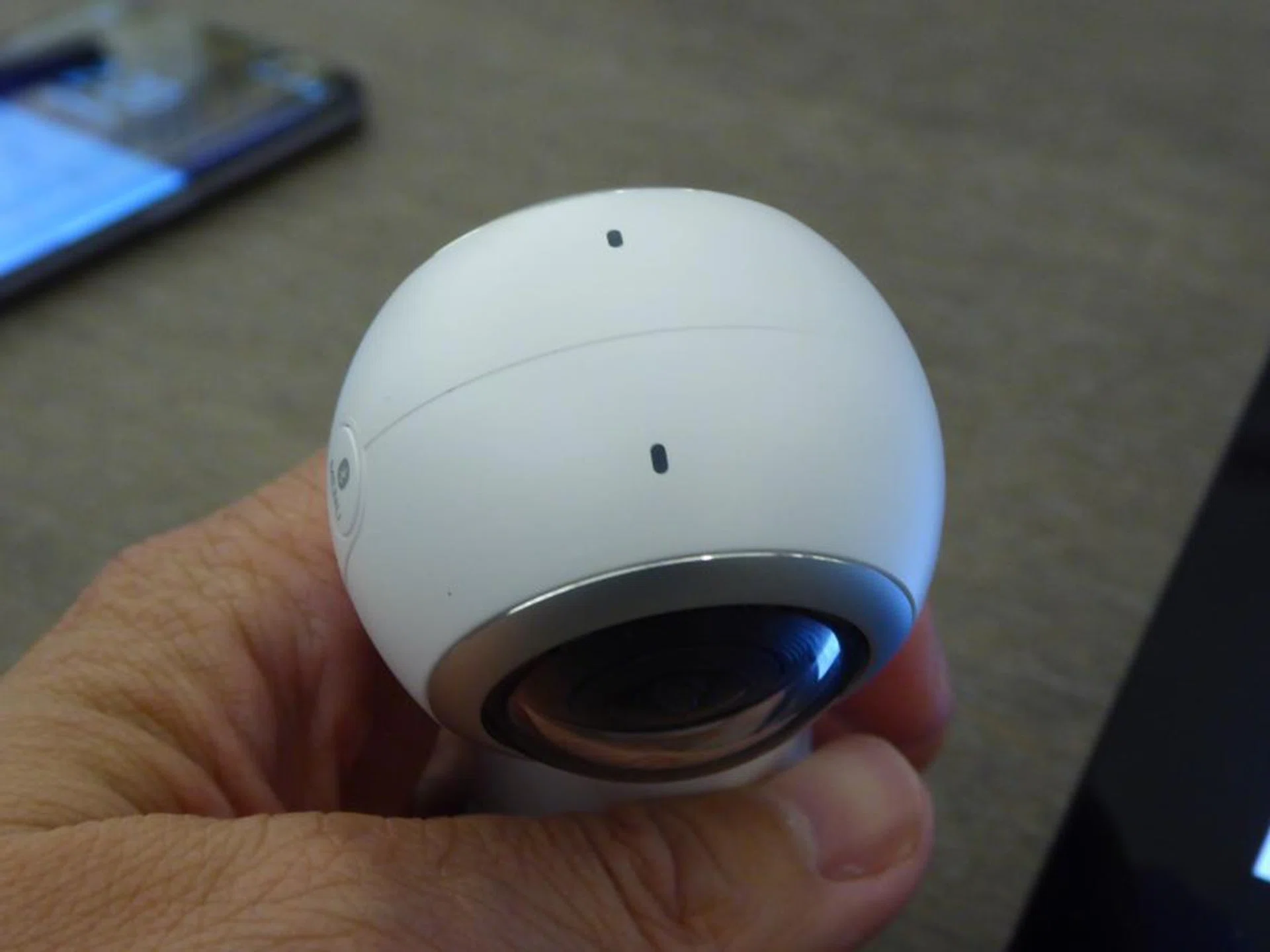 Top view of the Gear 360 (2017).