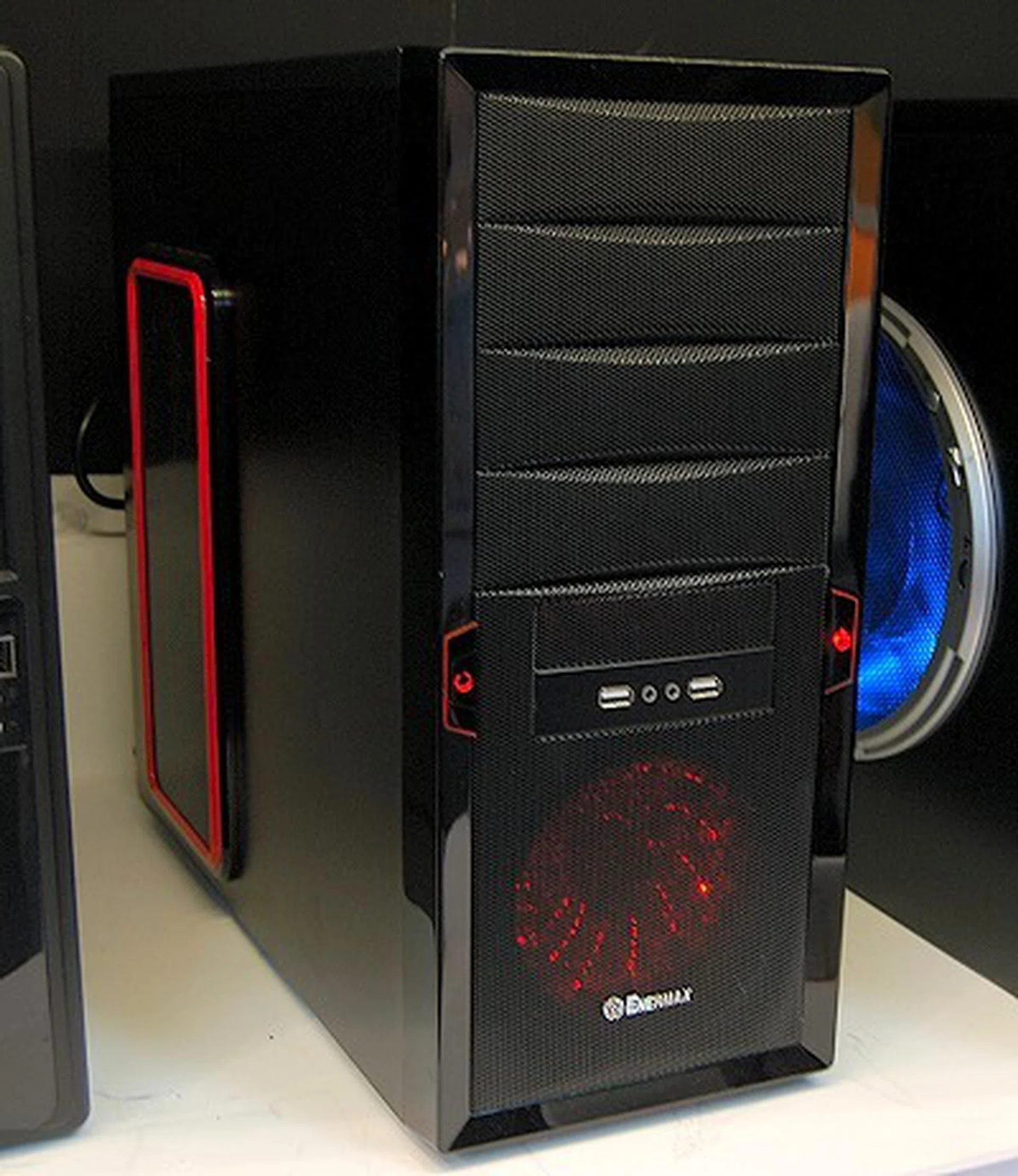  This is a new mid-tower chassis by Enermax called Helios. It's a typical design internally and the fancy LED fan you see in the front is that of the Apollo case fan.  