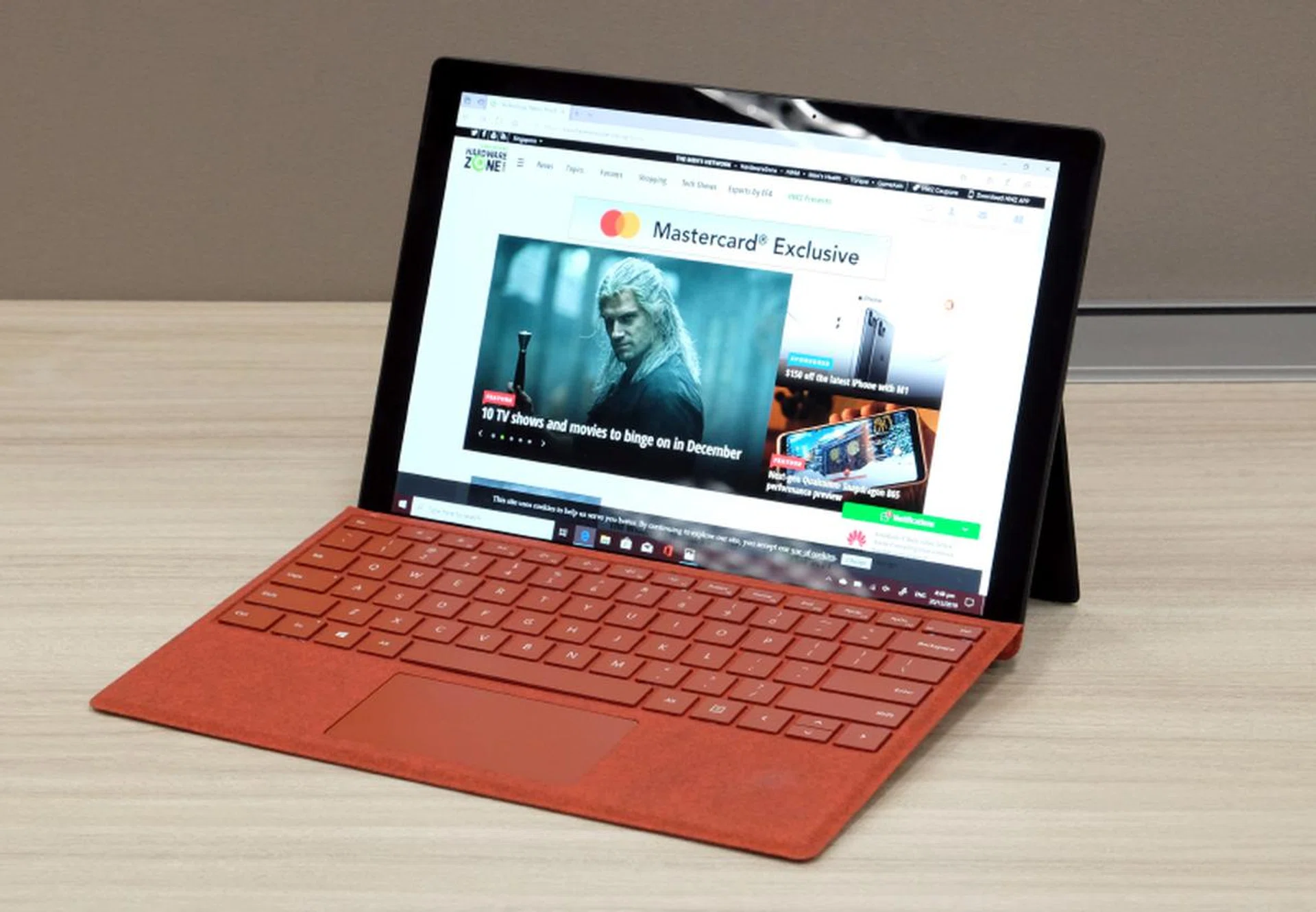 The new Surface Pro isn't a bad-looking but those thick bezels are an unsightly relic from the past decade.