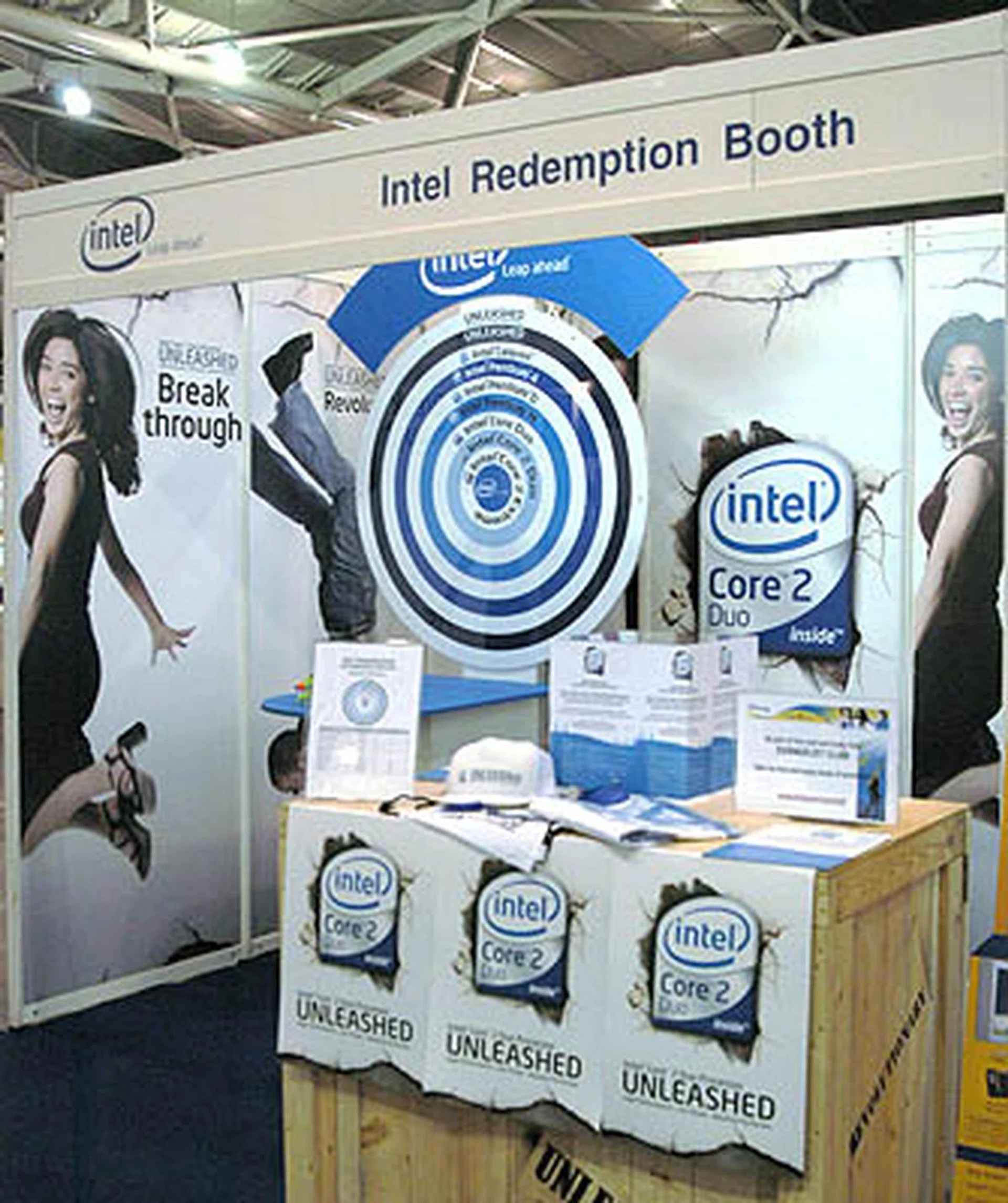 Don't forget to check out Intel's redemption booth because you might be the lucky winner to walk away with cool Intel processors and premium prizes.
