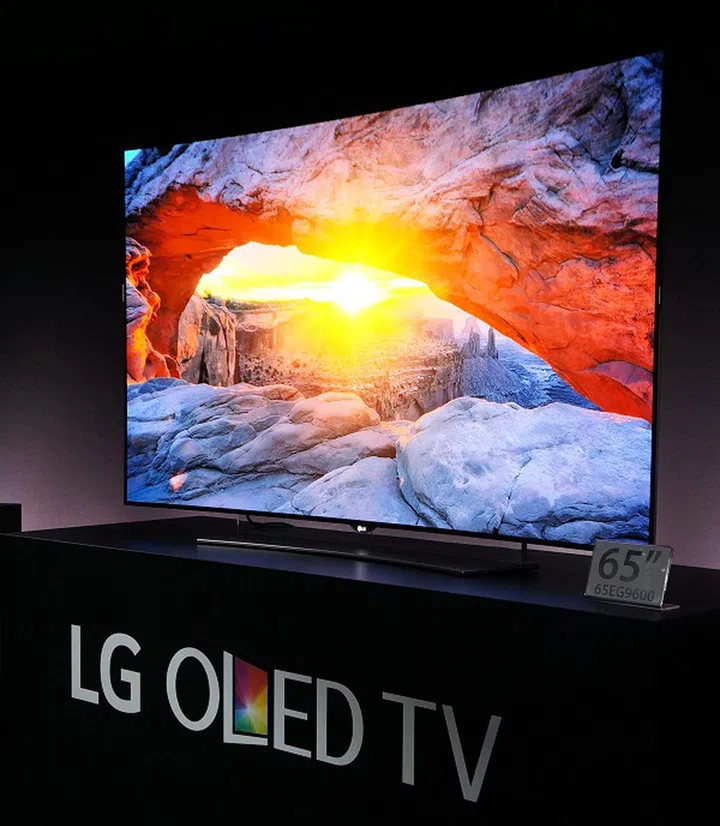 Here's the 65-inch LG EG9600 curved 4K OLED TV in action and it goes without saying that it was a sight to behold.