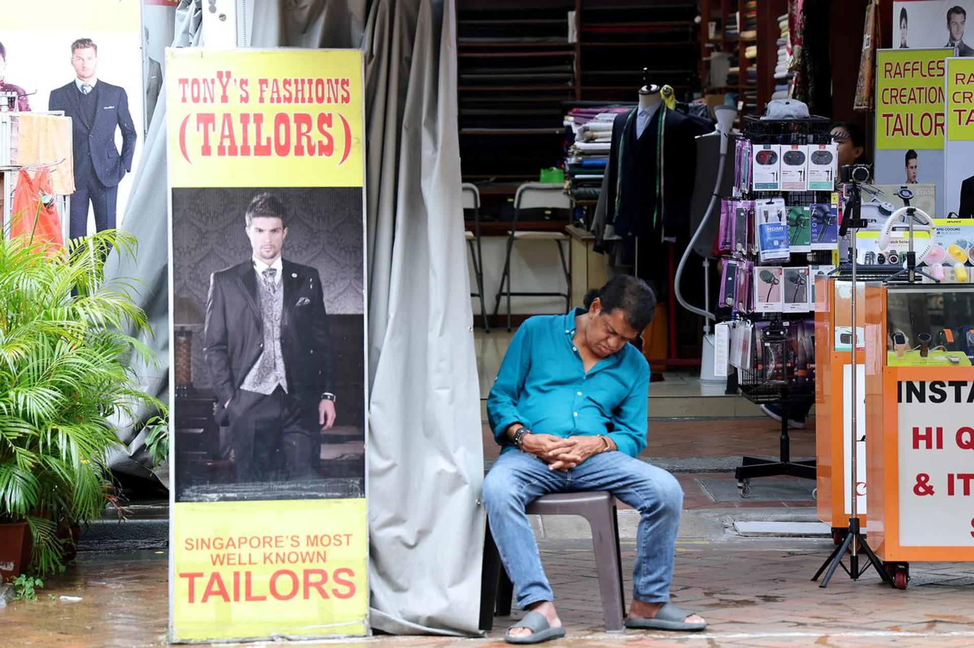 105mm at f/4, 1/125s, ISO 500. Photo HWZ (Click to see image in full resolution)