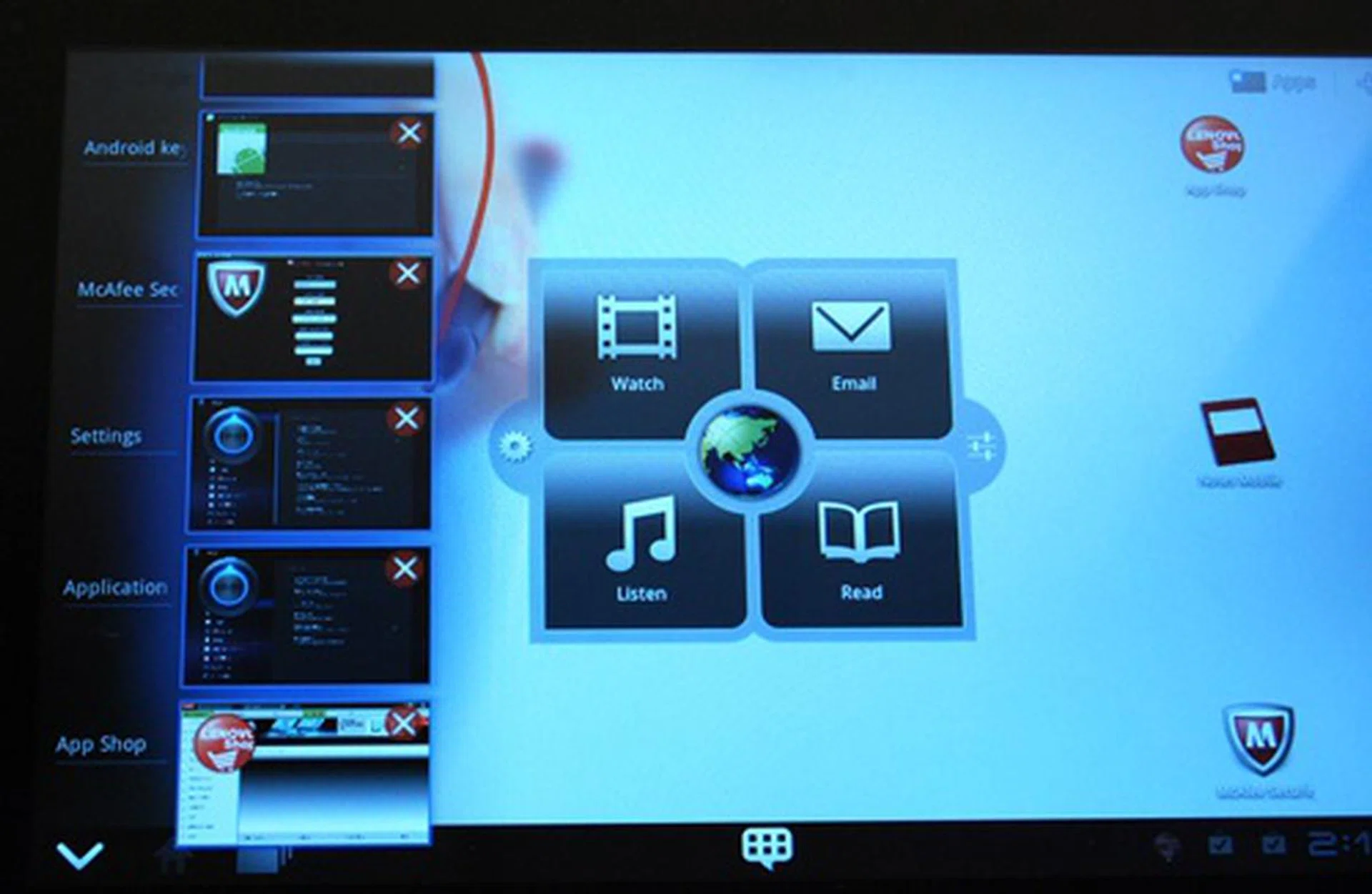Adding onto the Honeycomb multitasking menu, Lenovo has made it even more convenient by allowing users to close apps through this feature.