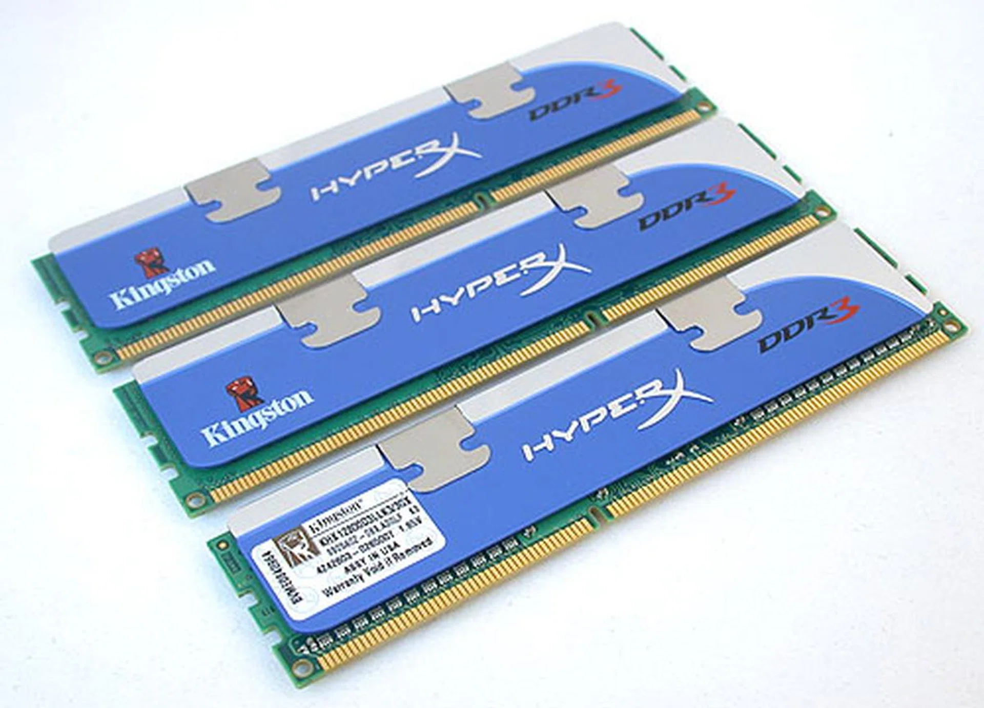 Kingston's tri-channel kit looks like its dual-channel kit, judging from its appearance.