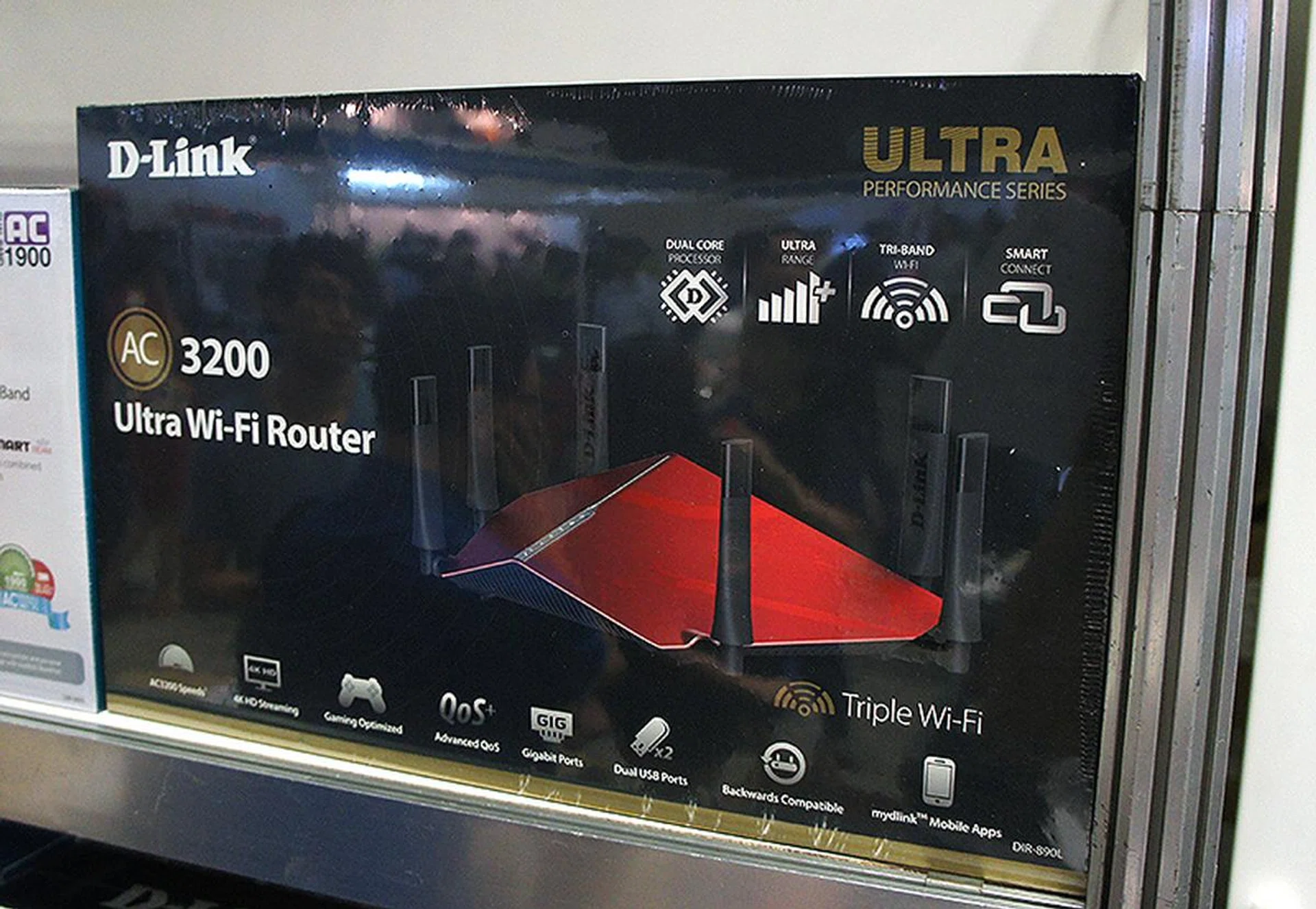 The D-Link DIR-890L router can broadcast up to three individual wireless networks, and was designed specially for homes with many connected devices and offers a maximum throughput of 3200Mbps. It is priced at $339 (U.P: $399).