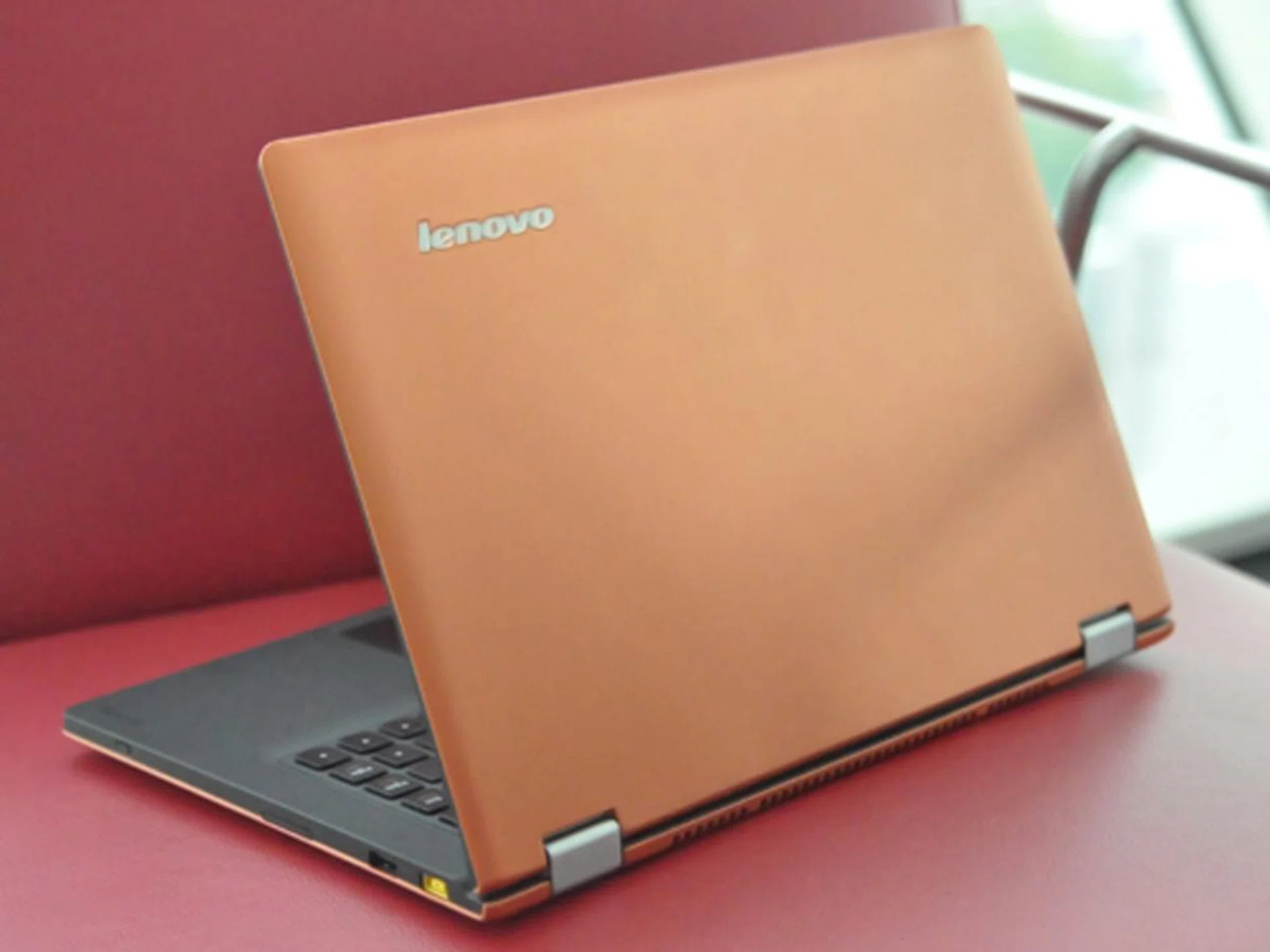 The Yoga has similar looks to the U300s, but is made of different materials. It's now got a kind of leathery texture throughout the machine. 