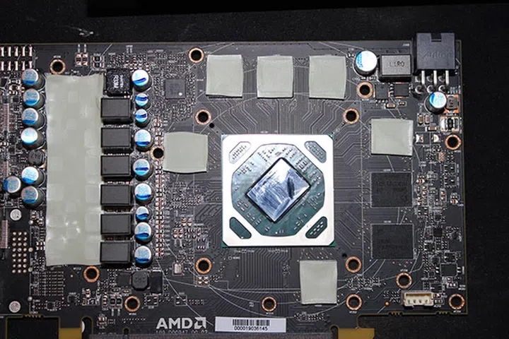 A look at one of the 4GB cards with 8GB of actual RAM. (Image Source: WCCFTech)