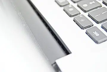 We've washed the image out by quite a bit so you can see the vents located right next to the hinge, just above the keyboard.