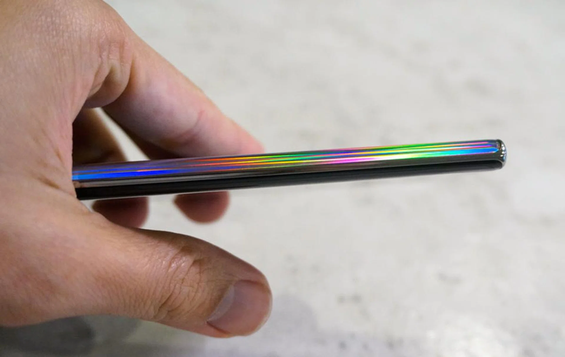 With a thinness of just 7.9mm, the Note10 phones really fit nicely in your hand.