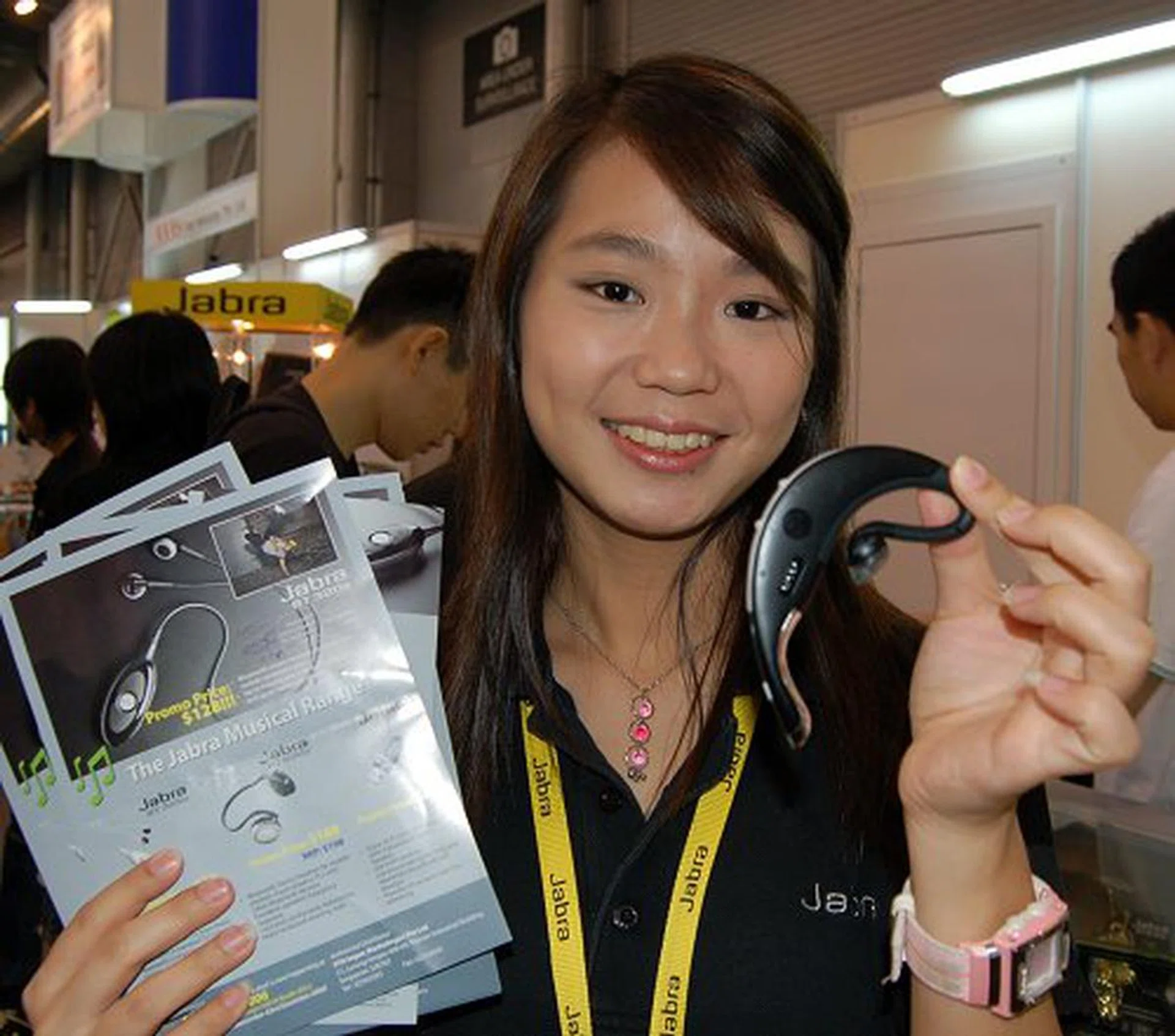 For those who are on the roads longer than they walk, the Jabra BT500v's 12 hours talk time should be quick to impress you to take a closer look. For SITEX only, the lightweight headset is going for S$168 with a free car charger thrown in.