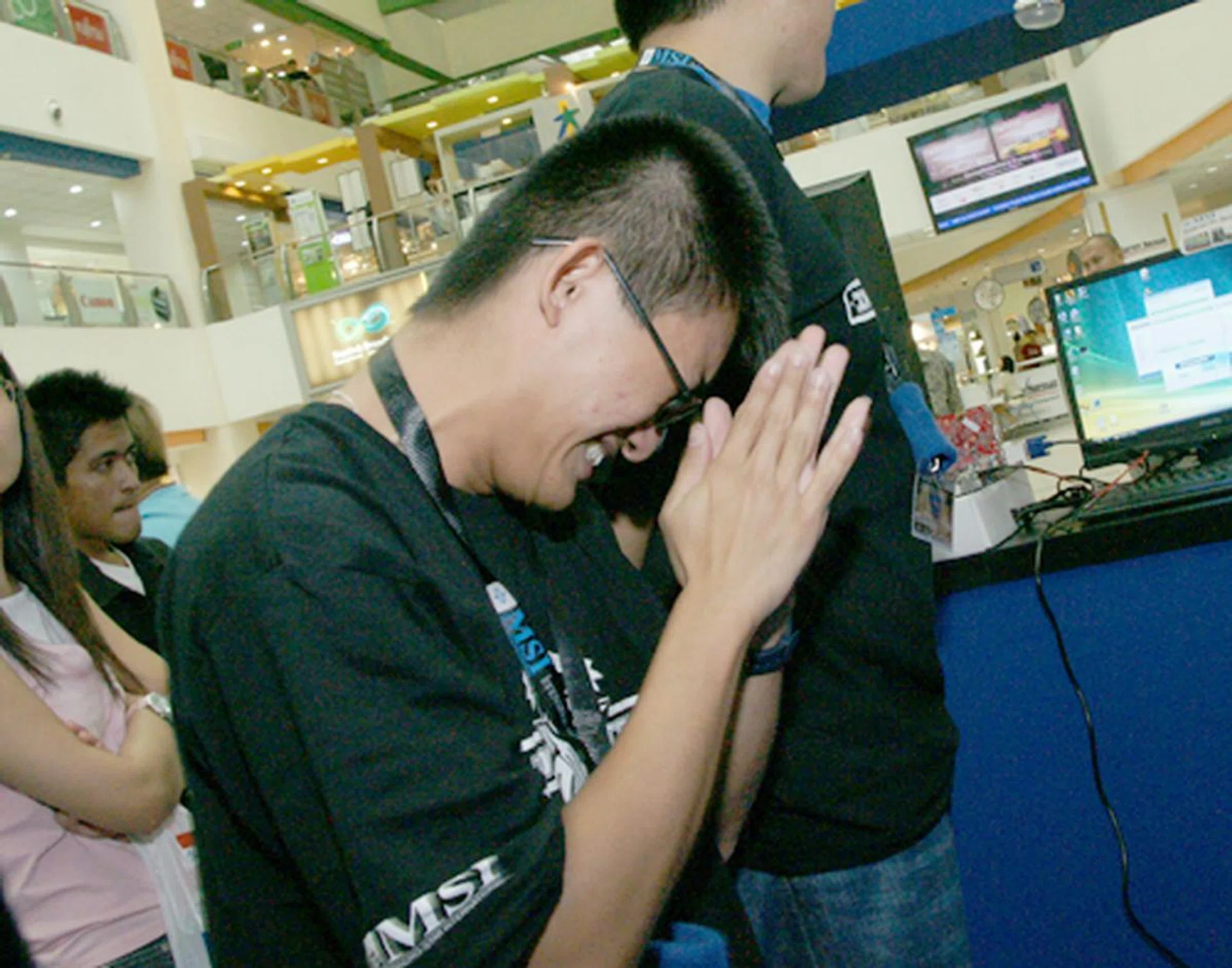  With the systems out of their hands, all the contestants could do (such as Soon Aik here) was to hope for the best and keep their fingers crossed (or in this case, palms clasped in hope).  