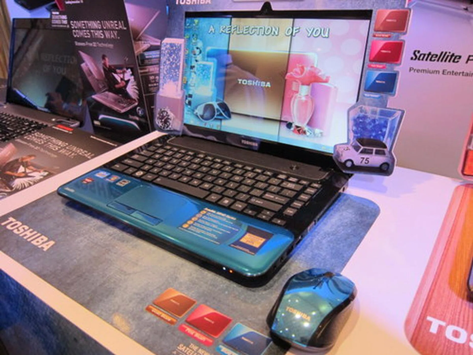 The M800 series notebooks aren't very different from the Toshiba L800 series notebooks, but they do look better and possess a better build quality.