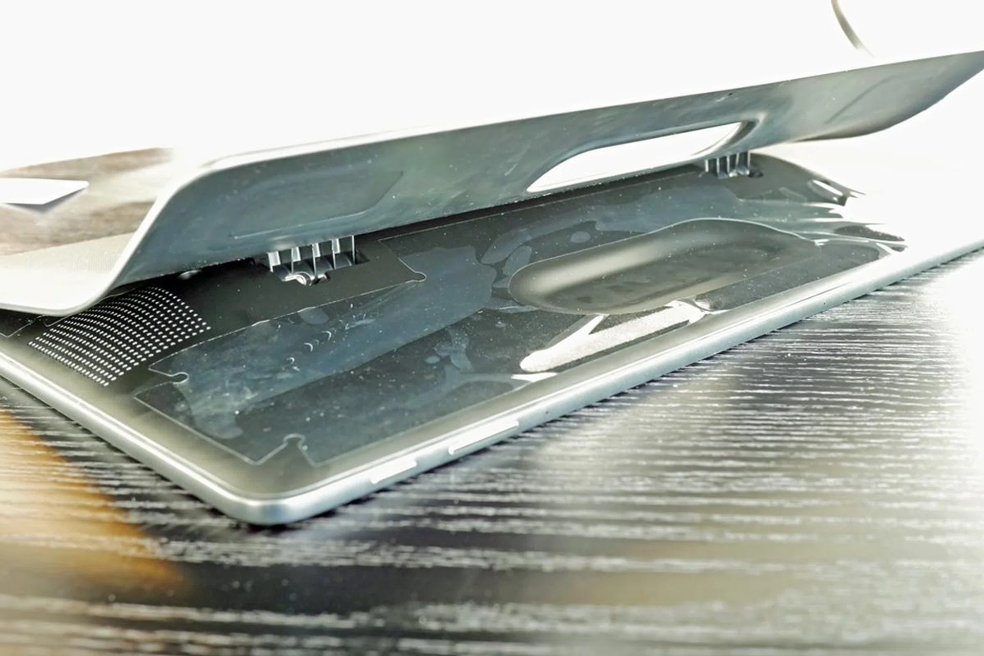 The hinge that moves the Galaxy View's perspective, from hand-carry to standing mode.