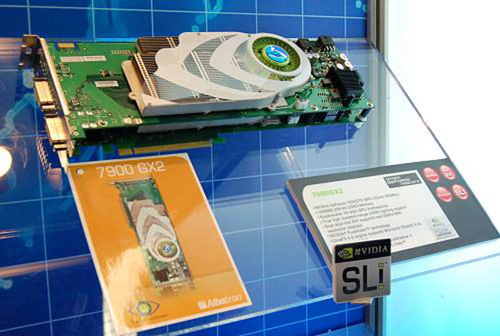 For a change, Albatron had on display a 7900 GX2 duo board card. However, this is the precursor to the recently launched 7950 GX2. Even specification-wise, they are identical to each other (500MHz core with 1GB DDR3 memory). Looks like they haven't got their 7950 GX2 ready, so lets hope they have something more elaborate planned for it (if it all possible).