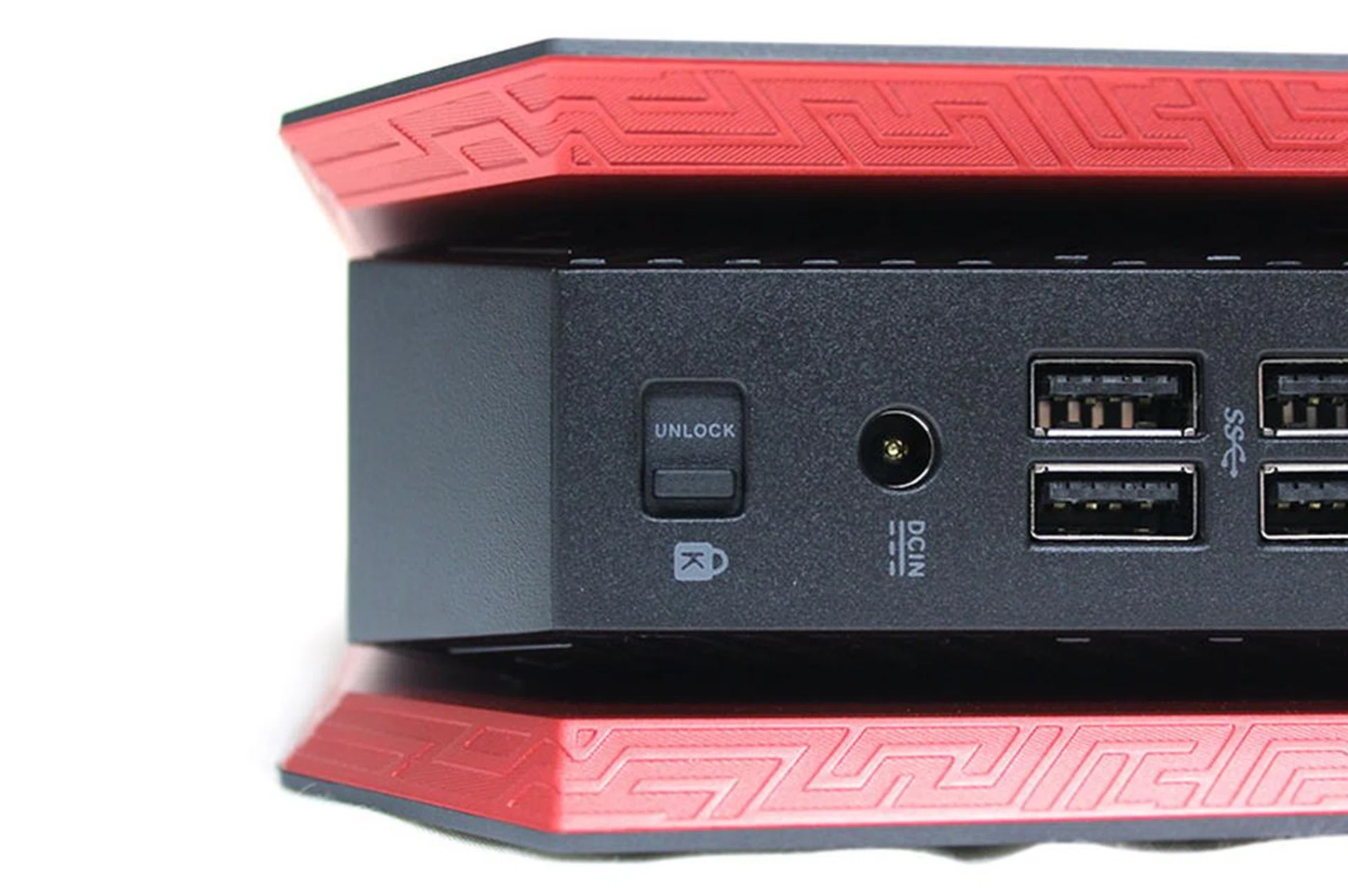 A closer look at the Kensington Lock port and the side cover lock. The latch is now in the unlocked position, which means you can remove the side panel.