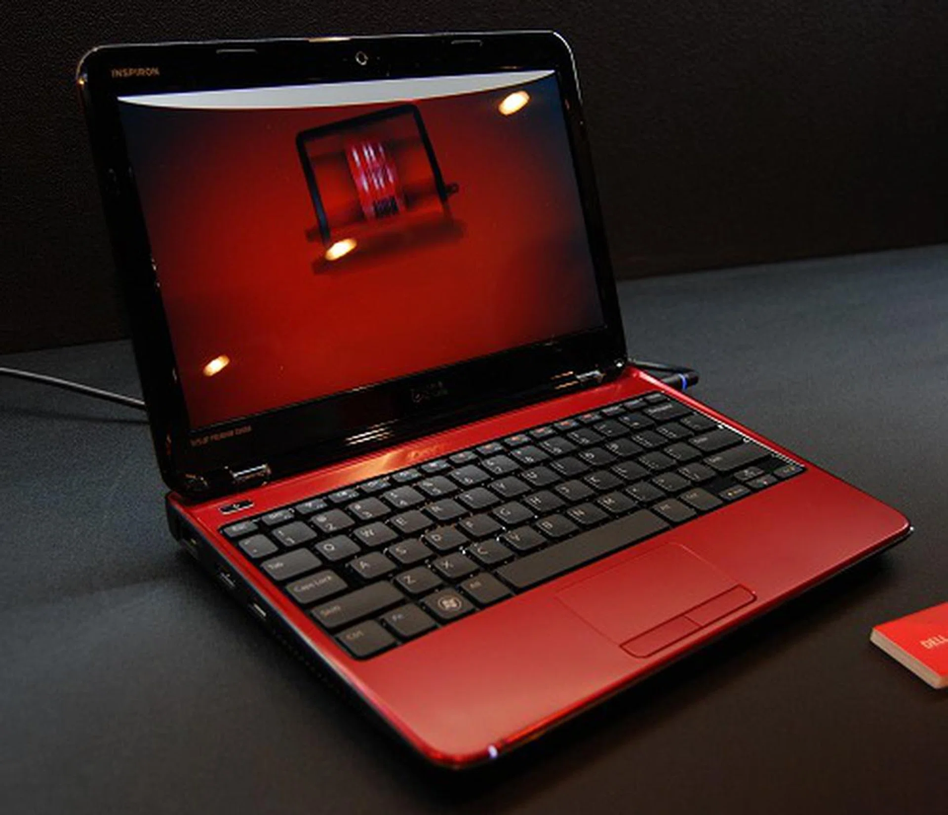 Not to be left out is the Inspiron M102Z, 10-inch netbook from Dell which also sports the AMD Brazos platform.
