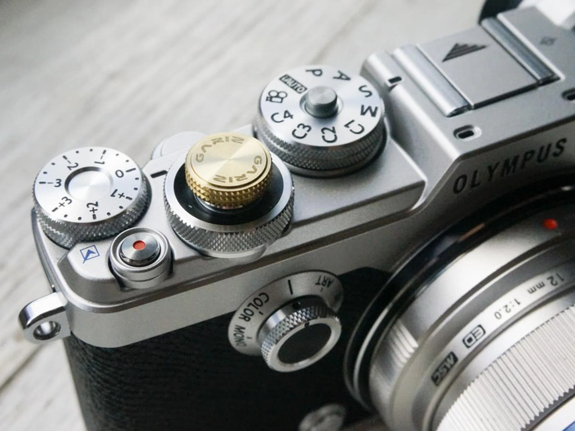 You can see how the movie recording button is raised slightly in this shot.